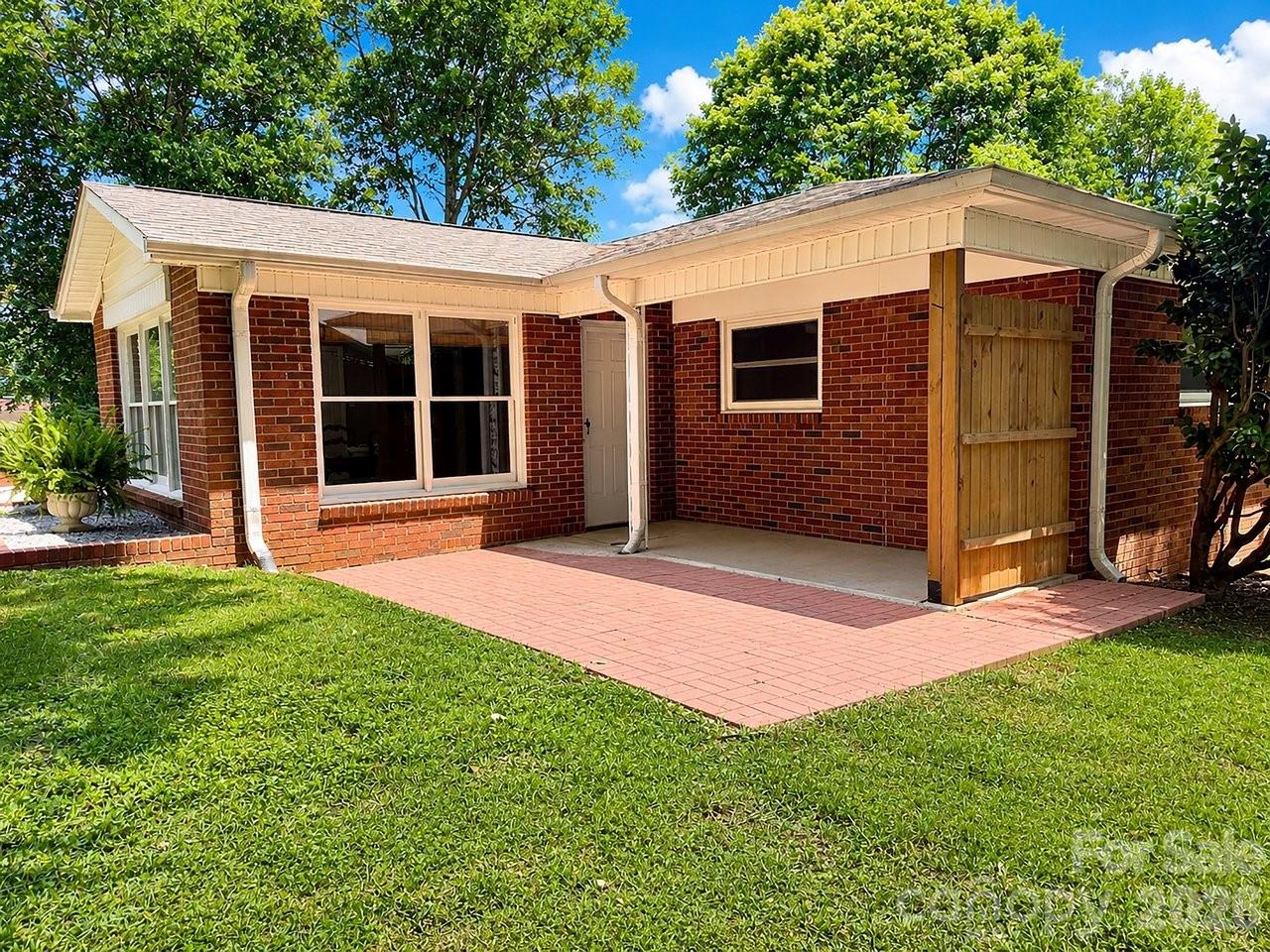 706 Hedrick Drive — Statesville