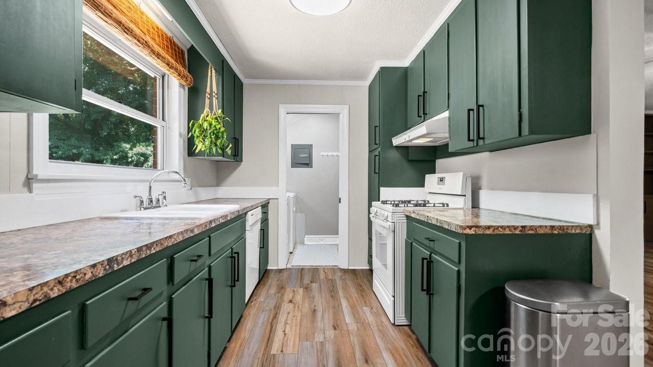 706 Hedrick Drive — Statesville