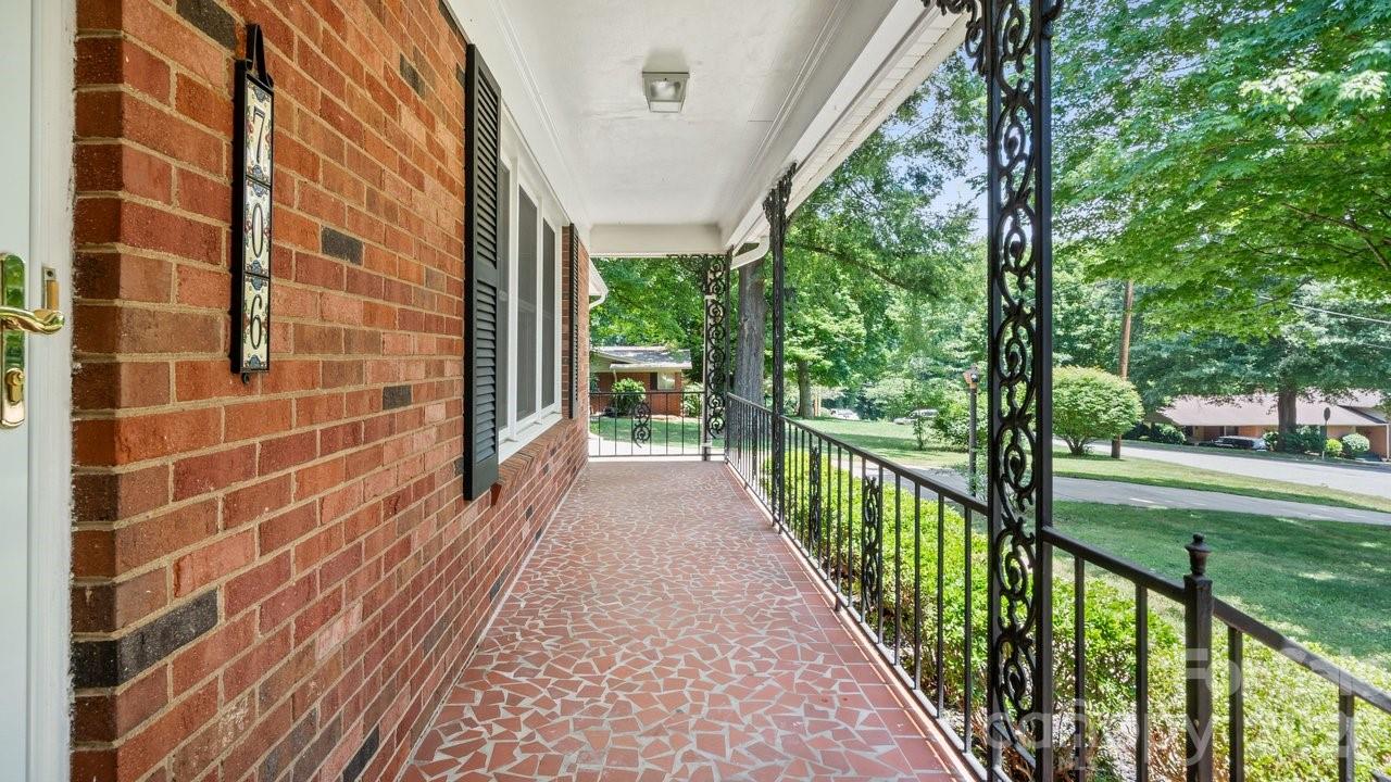 706 Hedrick Drive — Statesville