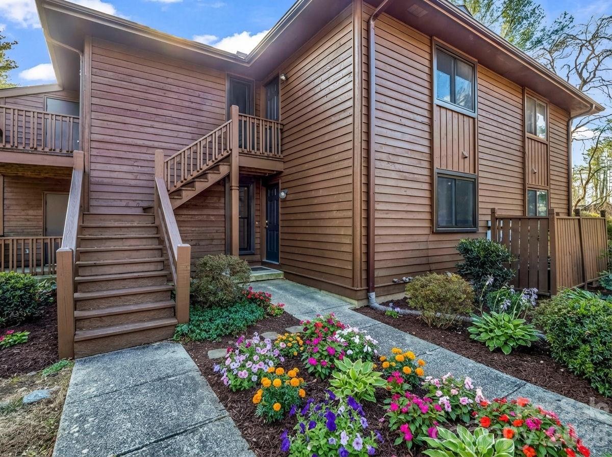 520 Courtwood Lane #8 — Hendersonville
