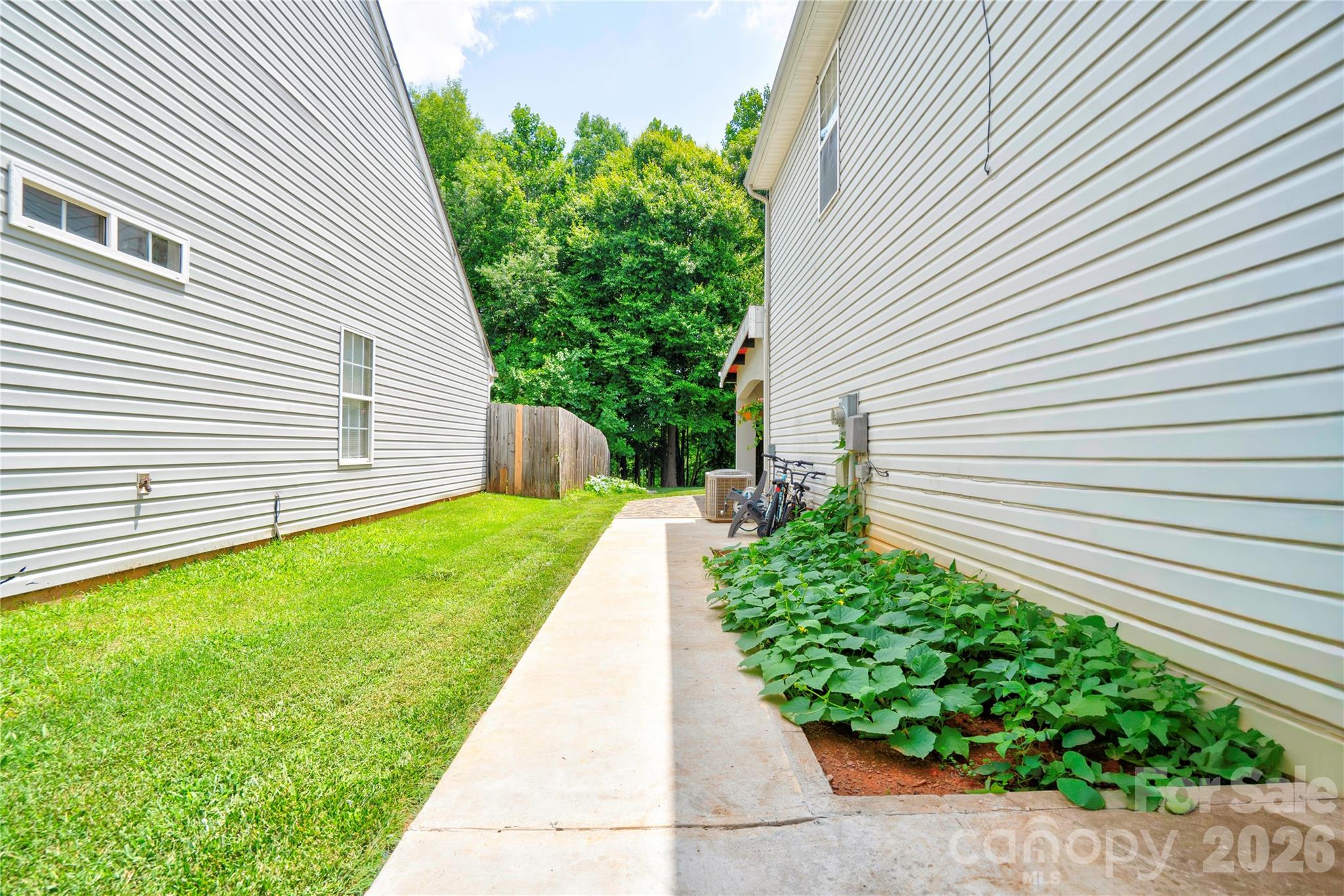9336 Dewey Drive — Charlotte