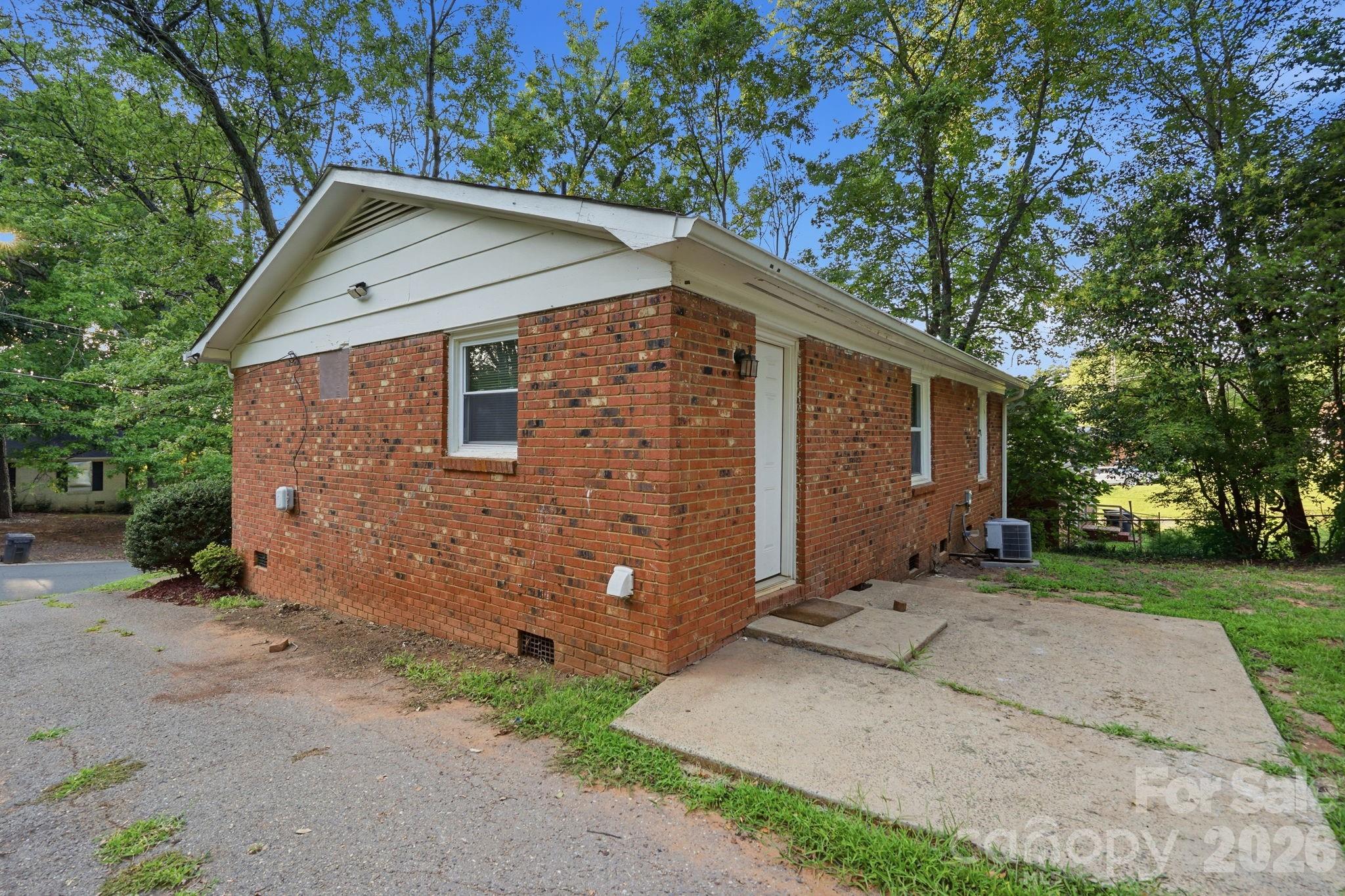 6805 Deanwood Place — Charlotte