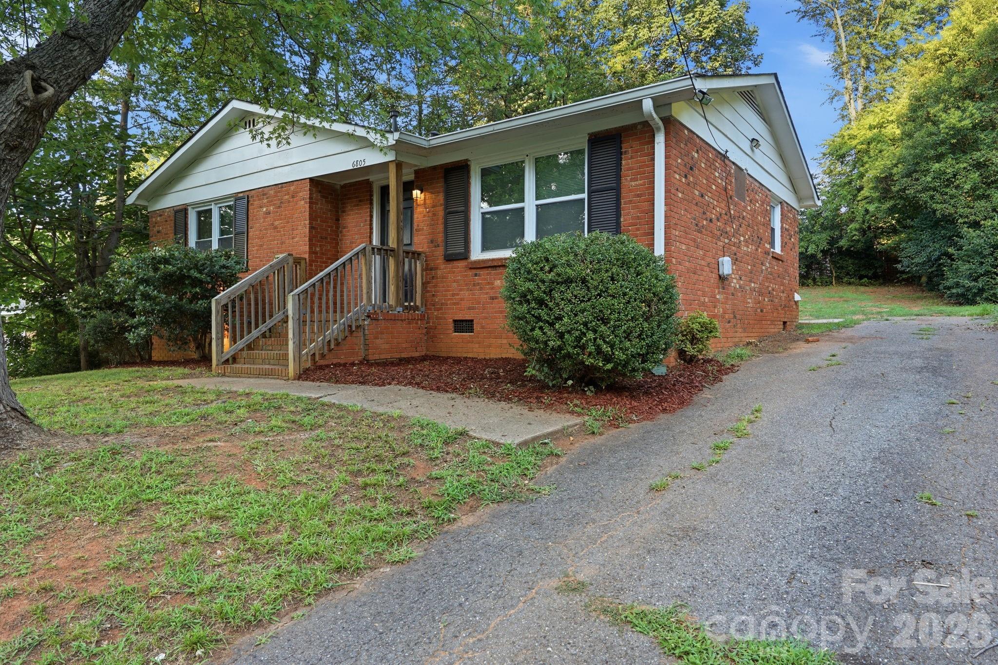 6805 Deanwood Place — Charlotte