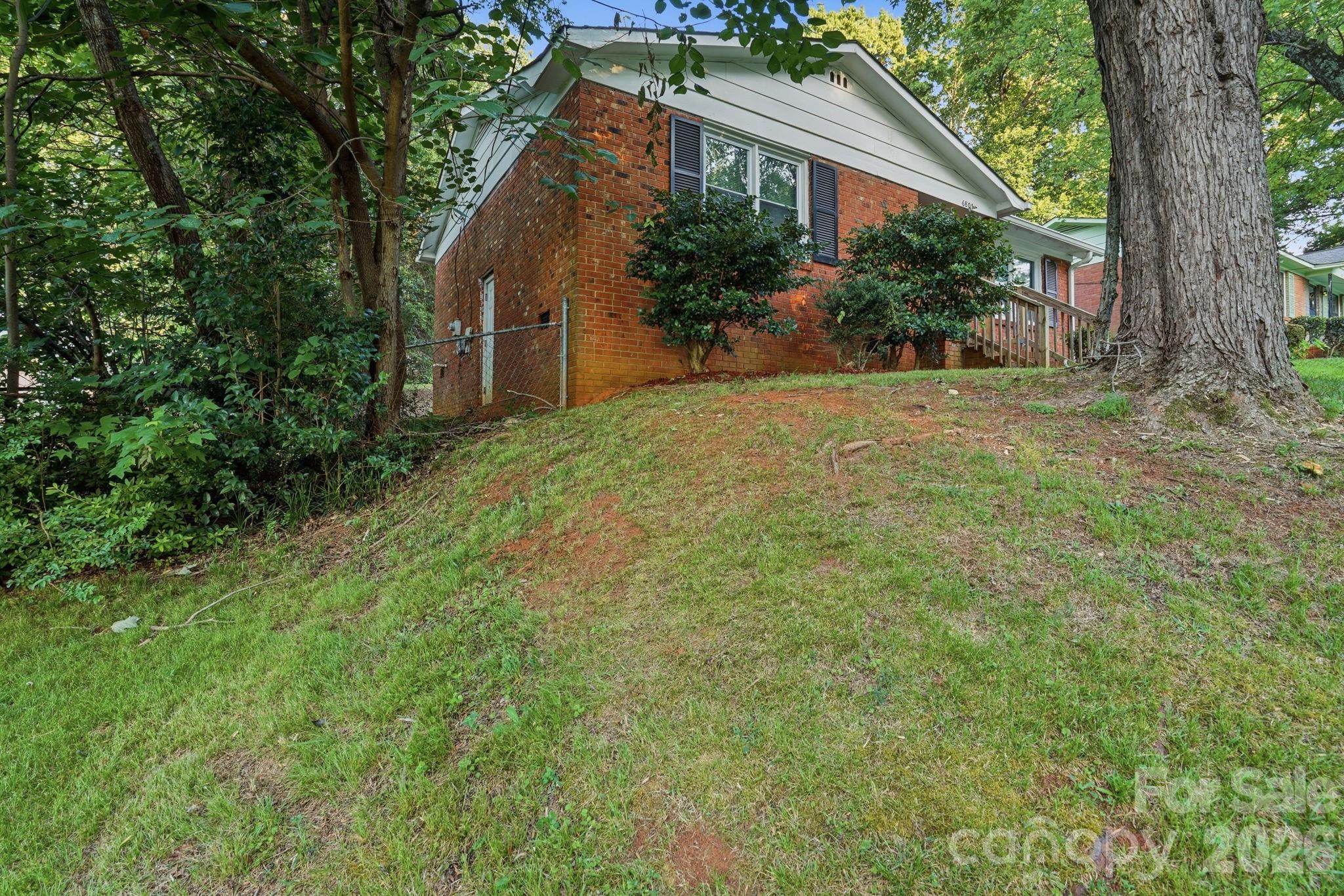 6805 Deanwood Place — Charlotte