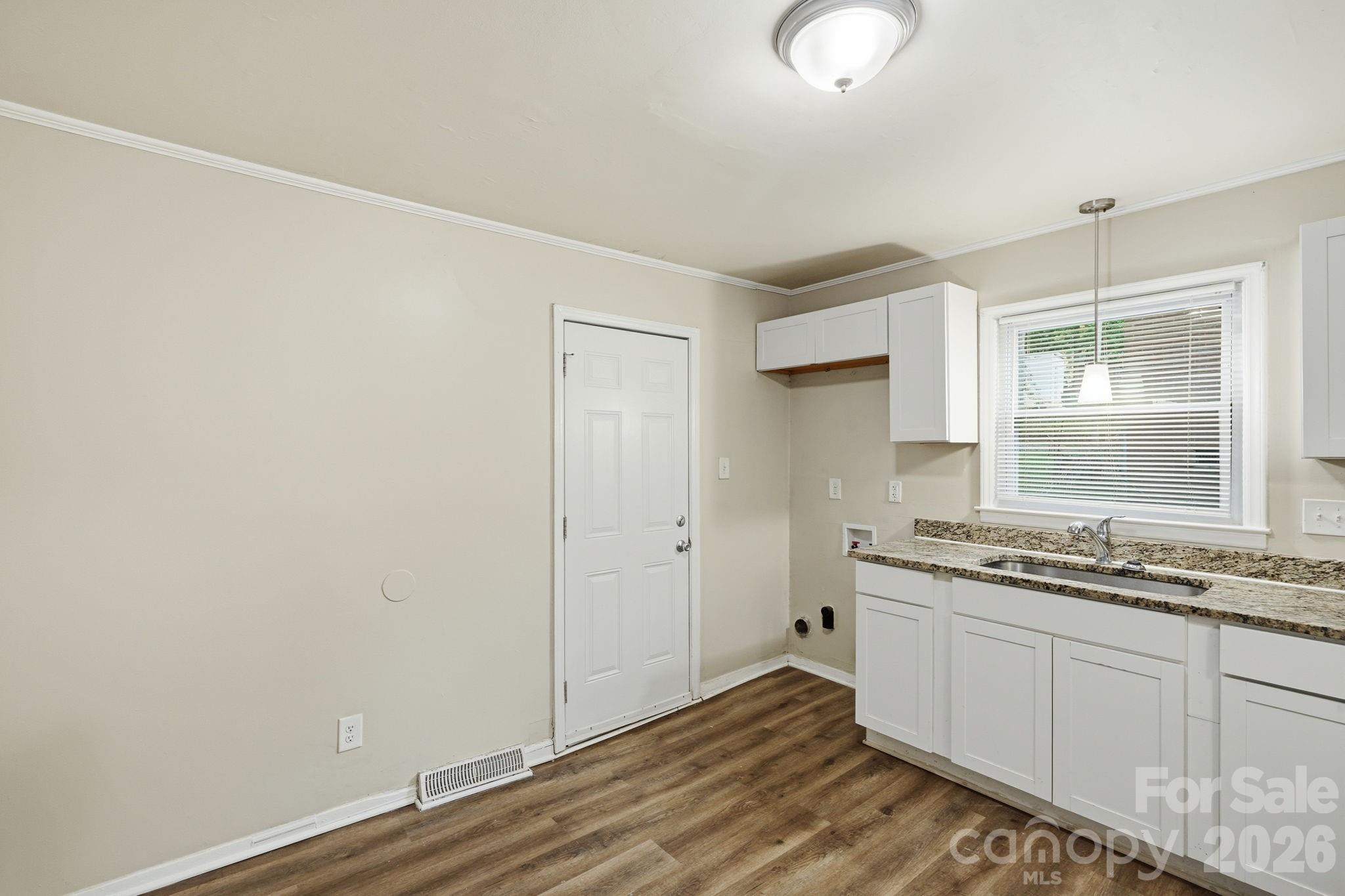 6805 Deanwood Place — Charlotte