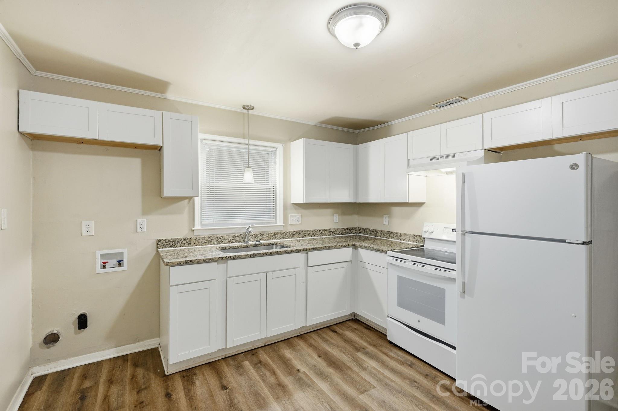 6805 Deanwood Place — Charlotte
