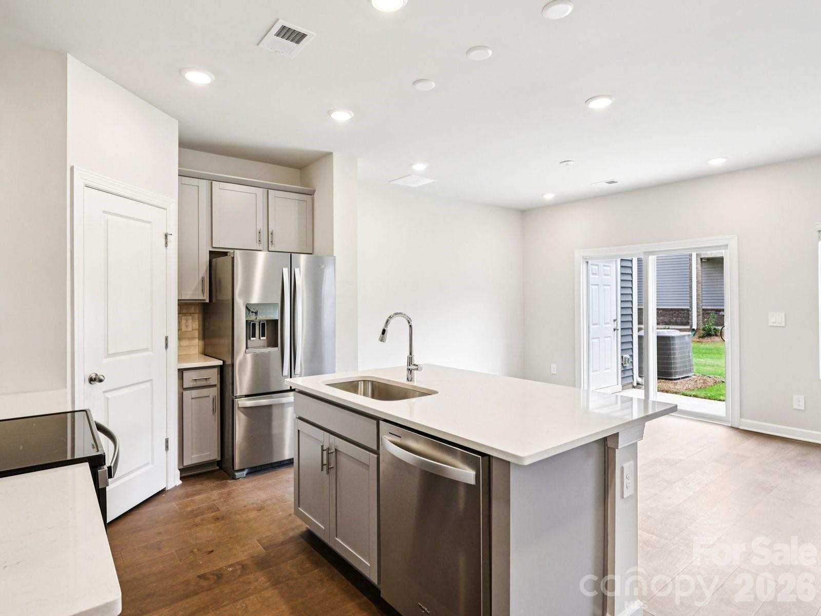 9020 Foggy Brook Loop — Charlotte