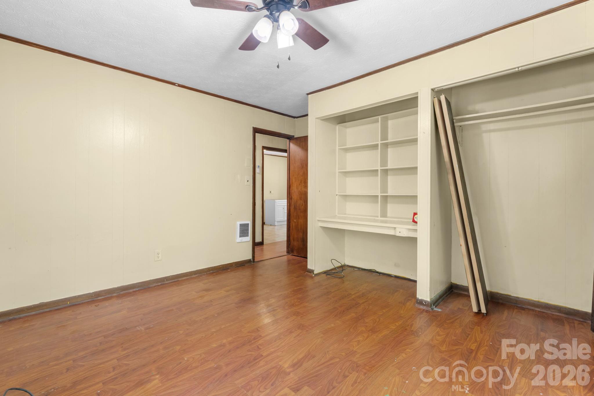 828 Manchester Street SW — Lenoir