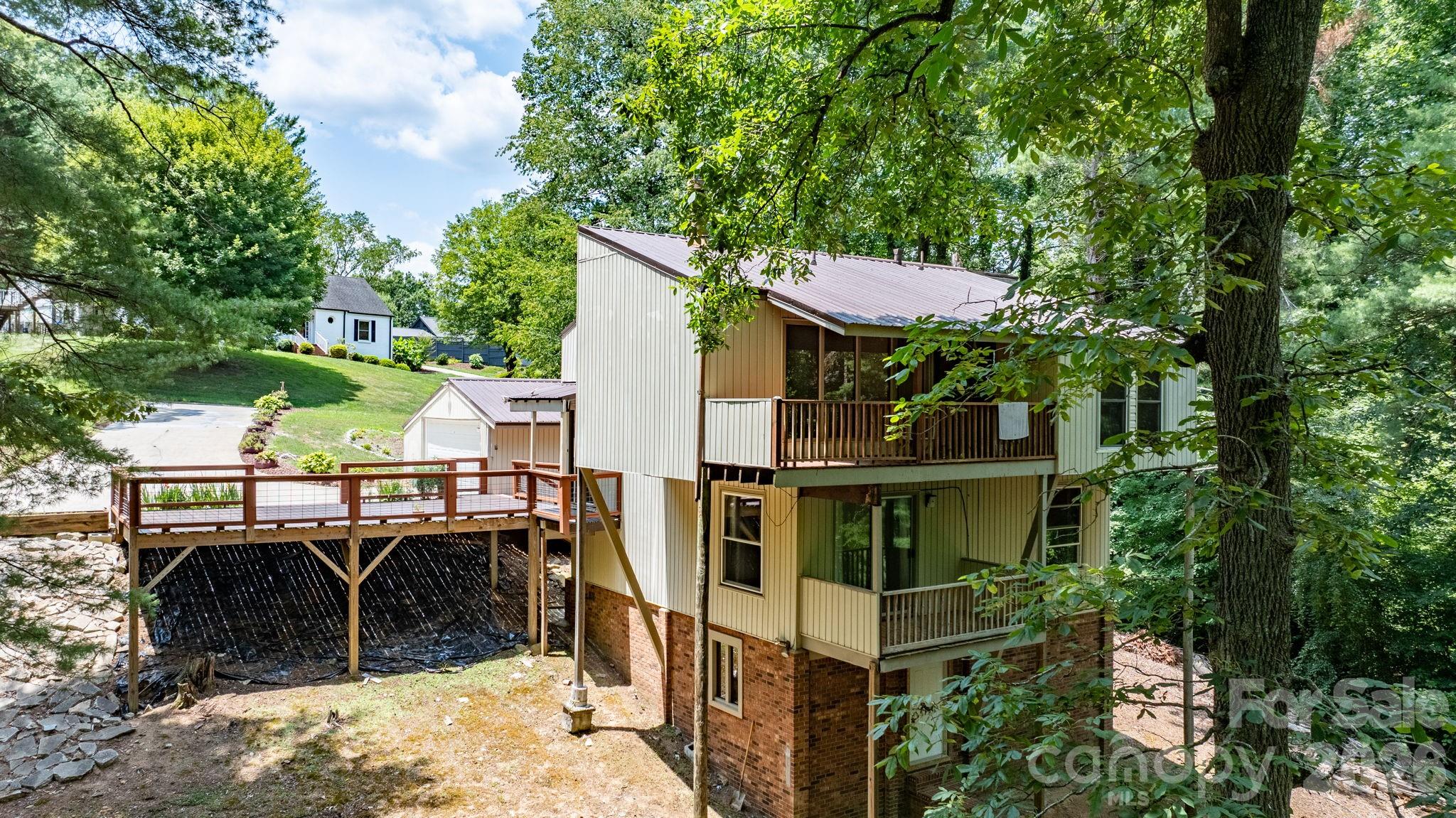 828 Manchester Street SW — Lenoir