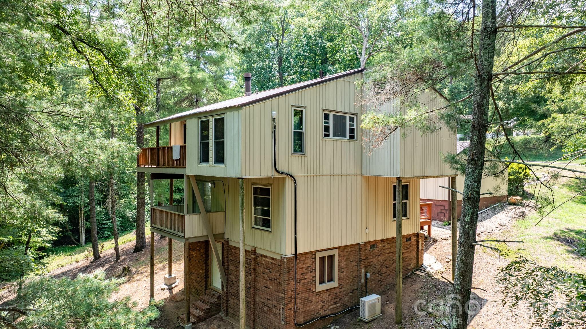 828 Manchester Street SW — Lenoir