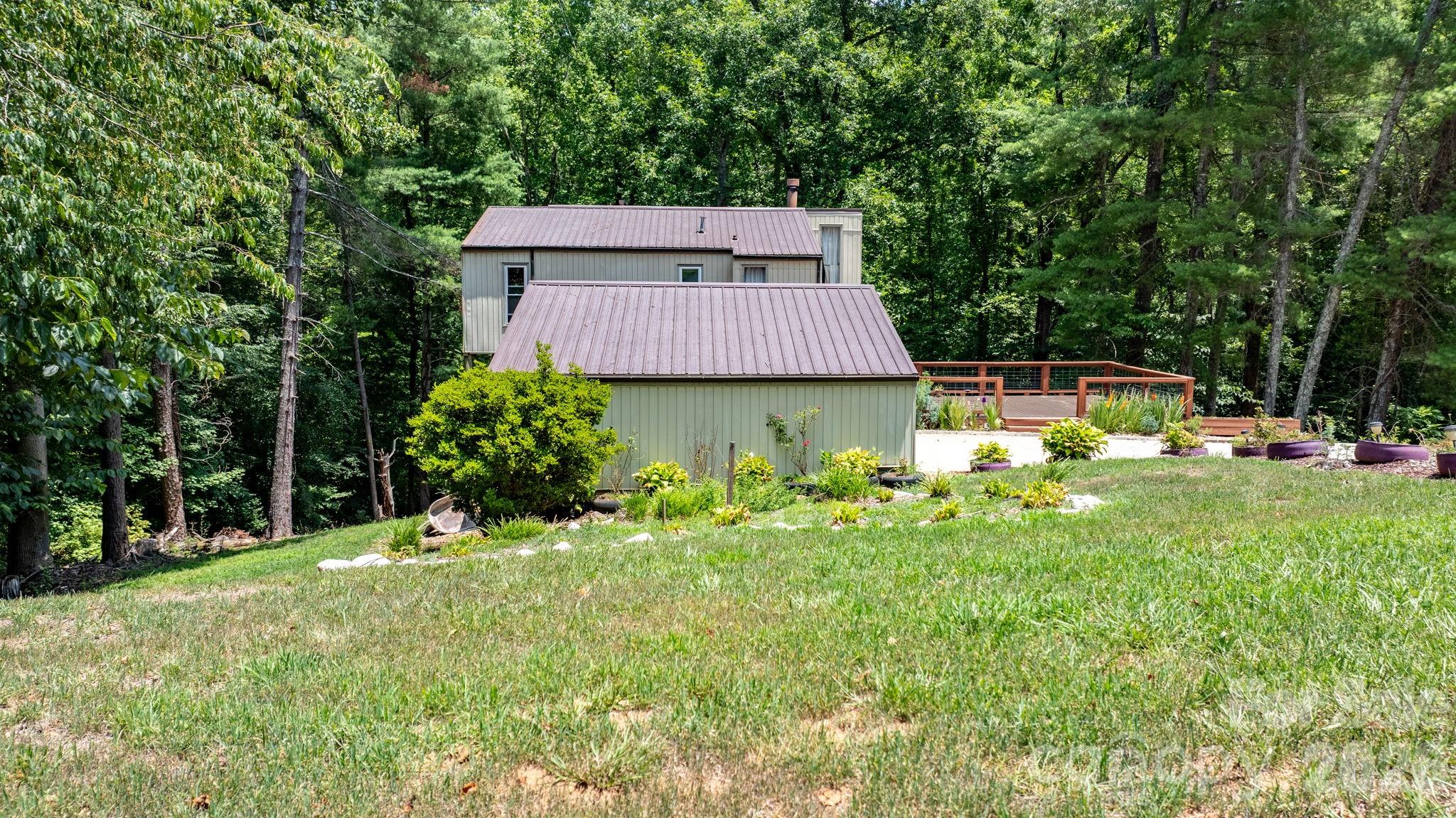 828 Manchester Street SW — Lenoir