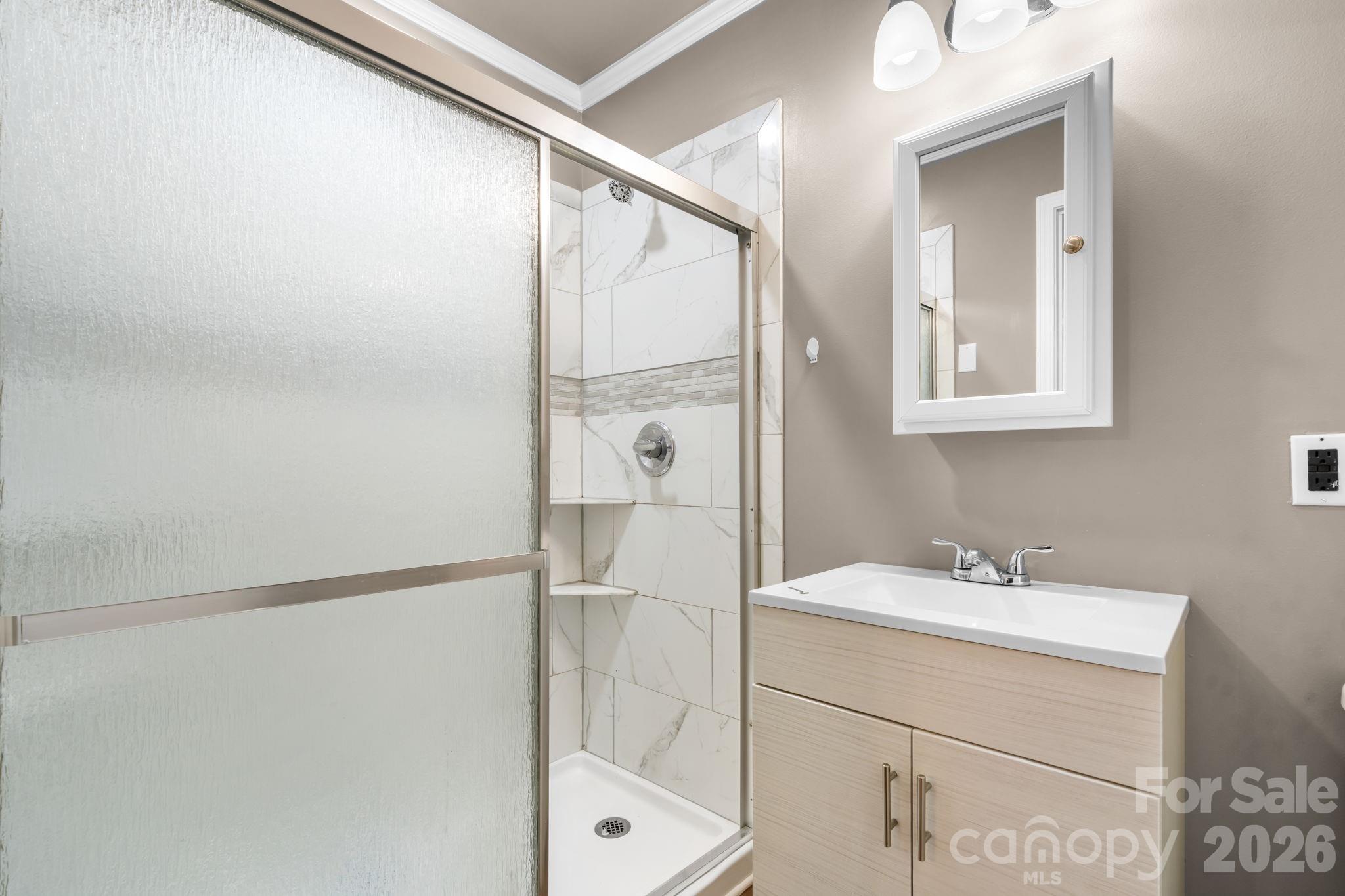 828 Manchester Street SW — Lenoir