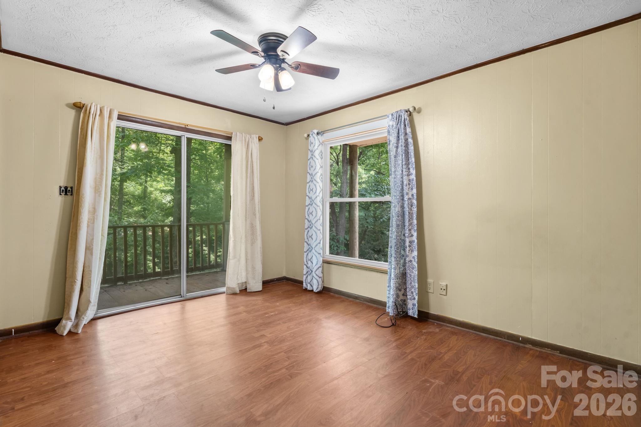 828 Manchester Street SW — Lenoir