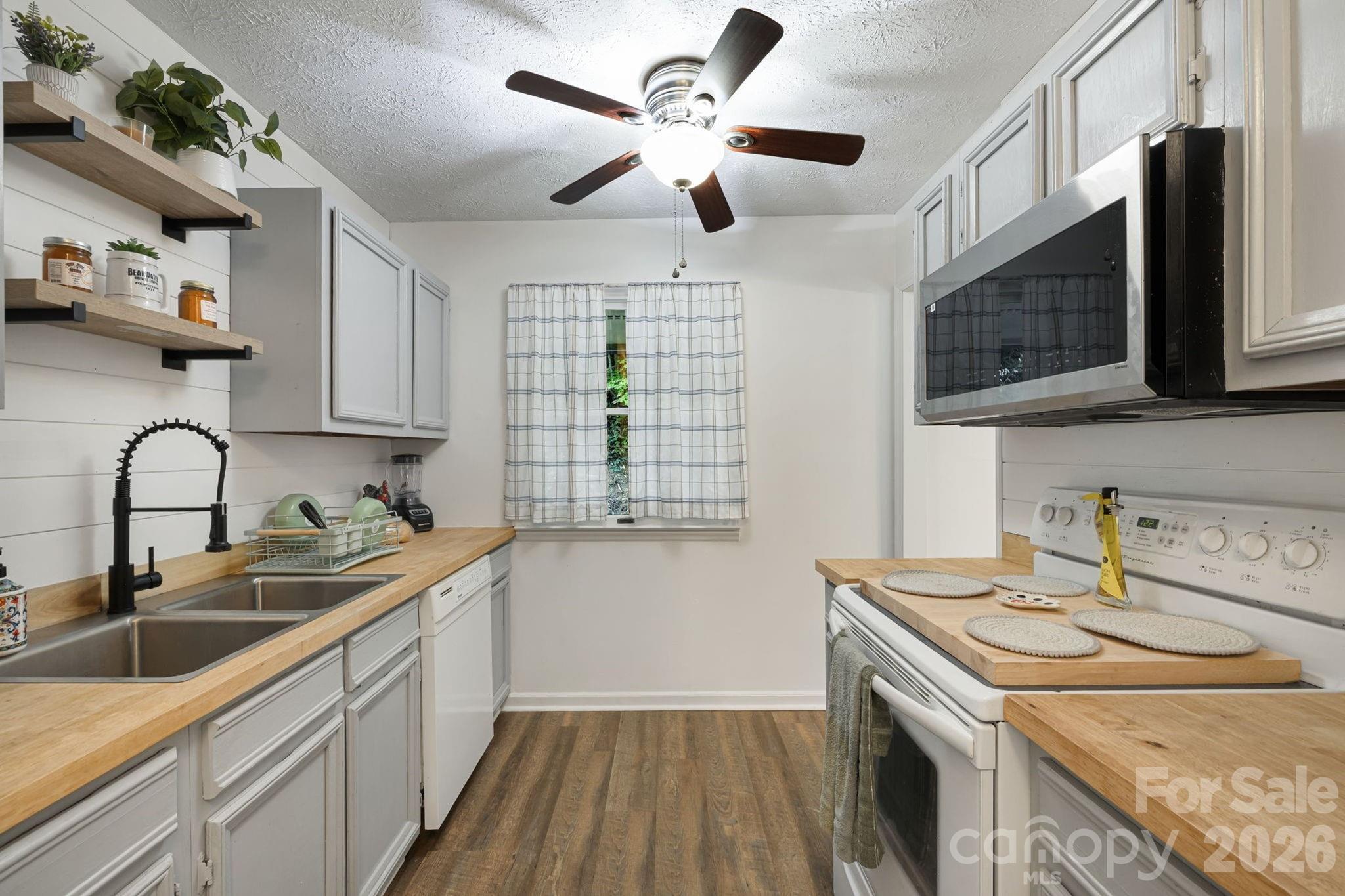 64 Big Spruce Lane — Waynesville