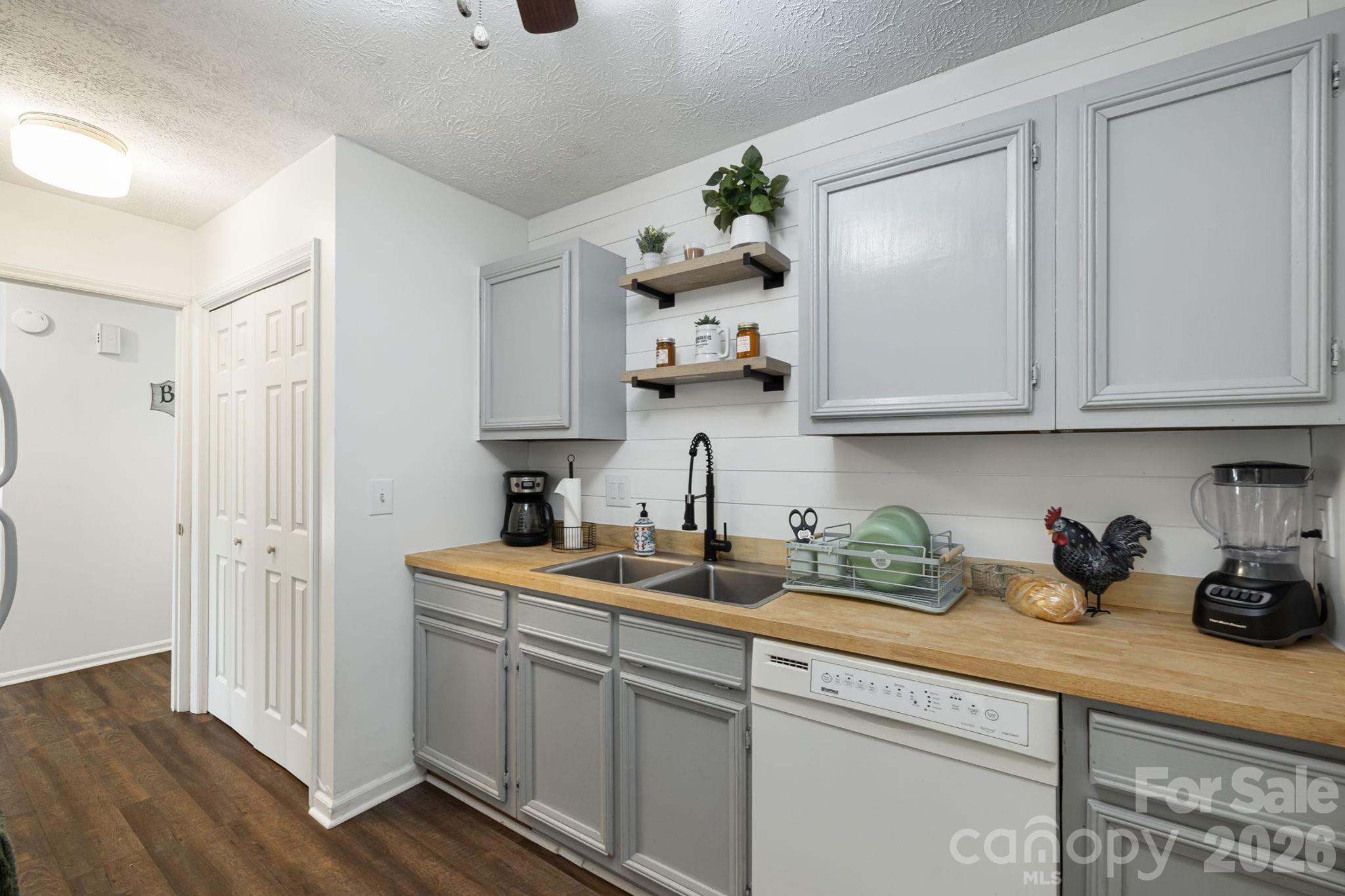 64 Big Spruce Lane — Waynesville