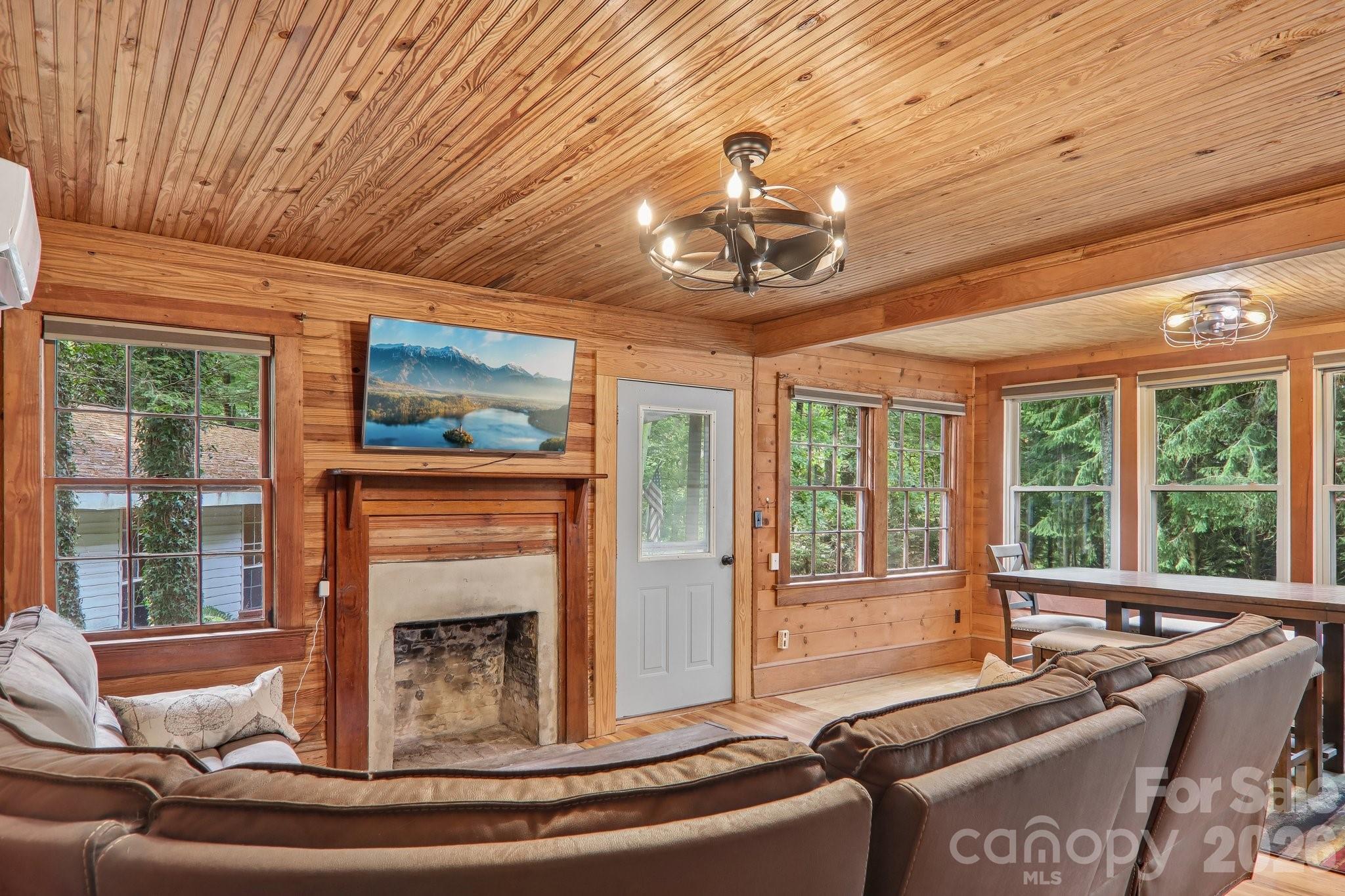 61 Bo Diddly Lane — Cedar Mountain
