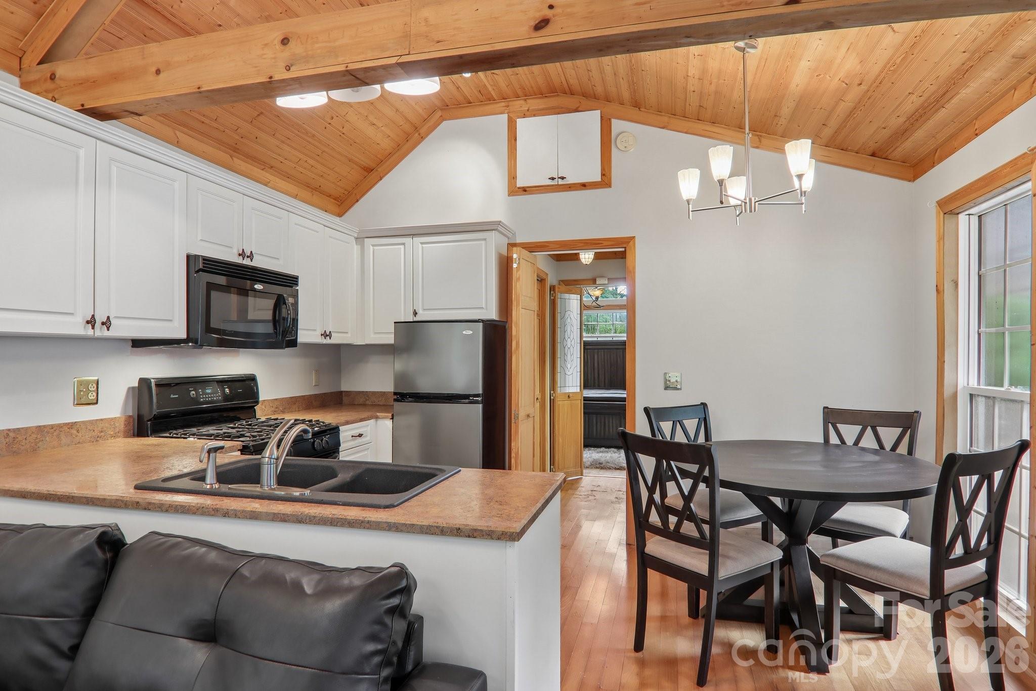 61 Bo Diddly Lane — Cedar Mountain