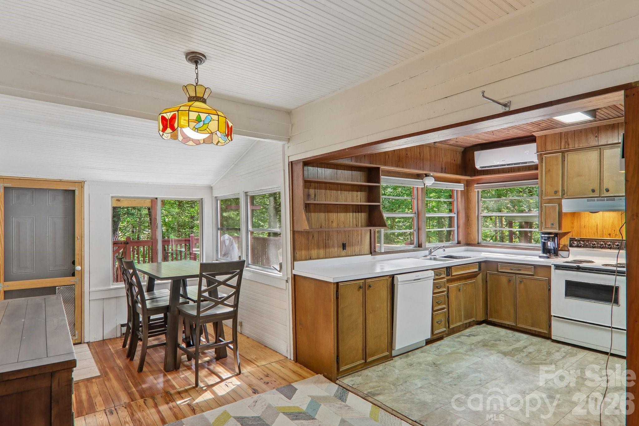 61 Bo Diddly Lane — Cedar Mountain