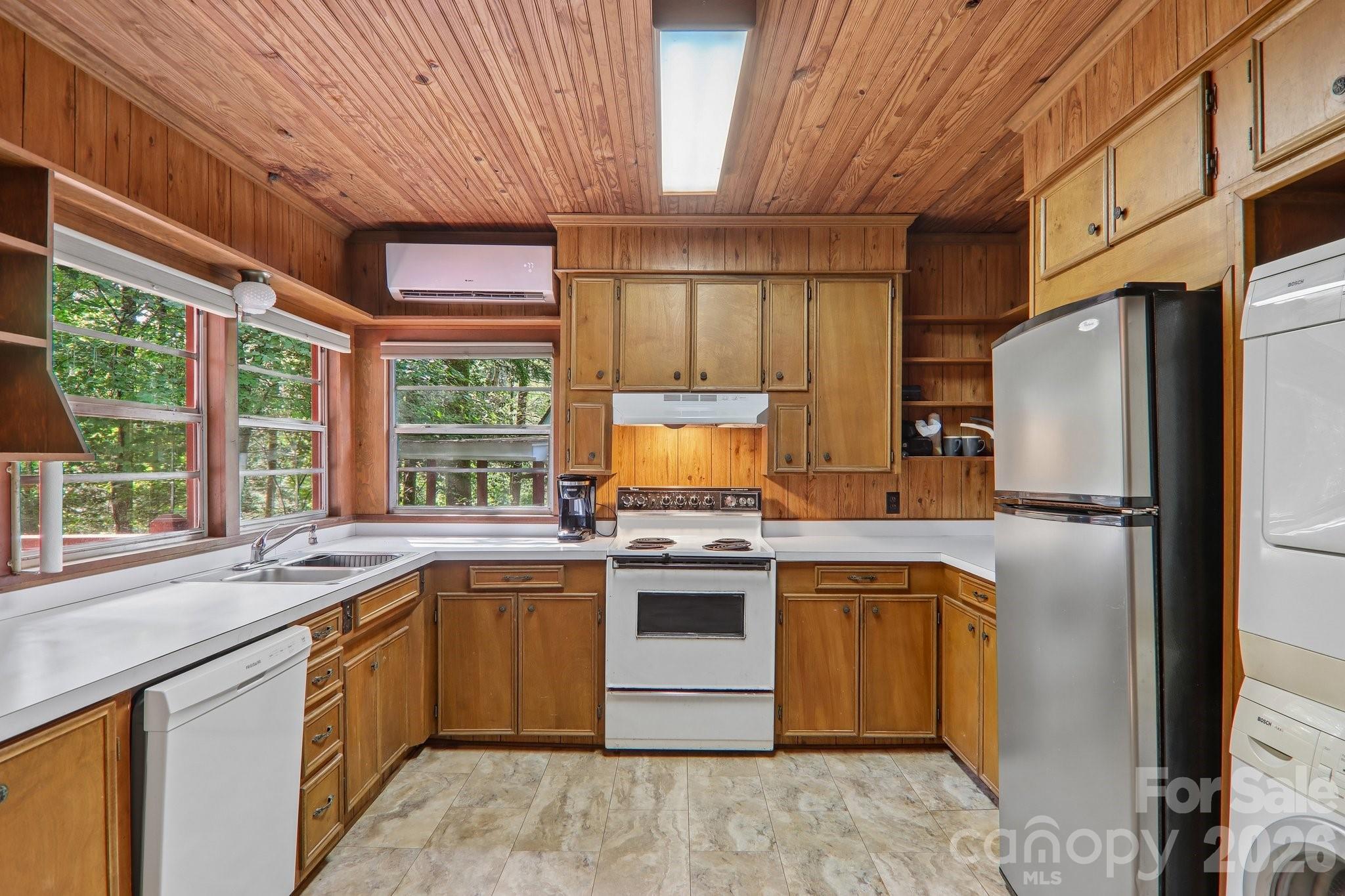 61 Bo Diddly Lane — Cedar Mountain