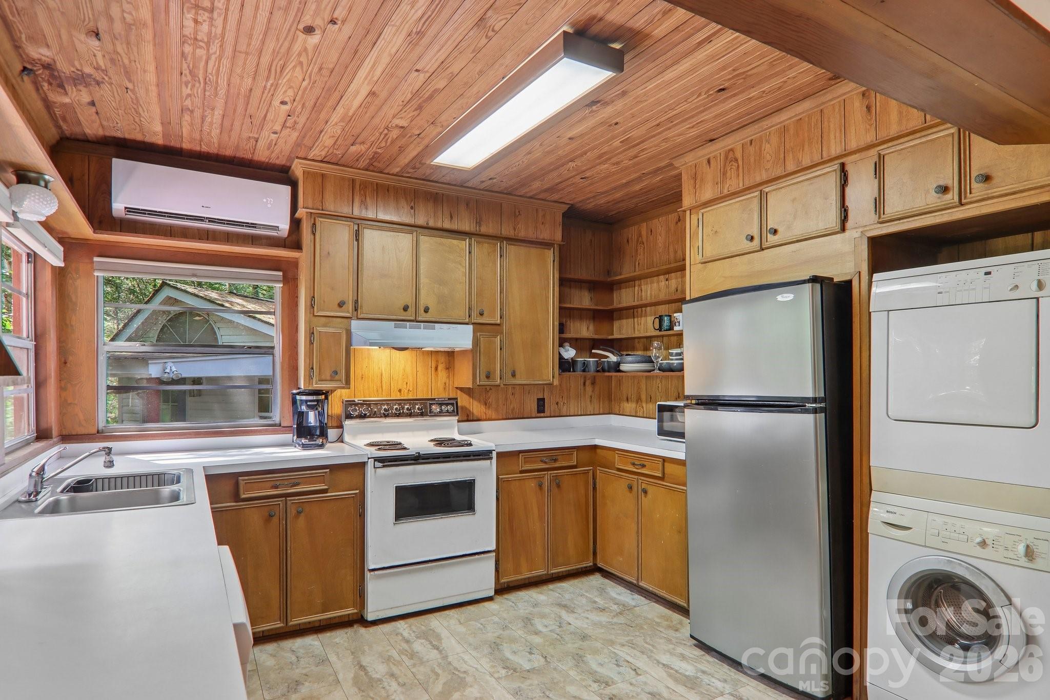 61 Bo Diddly Lane — Cedar Mountain