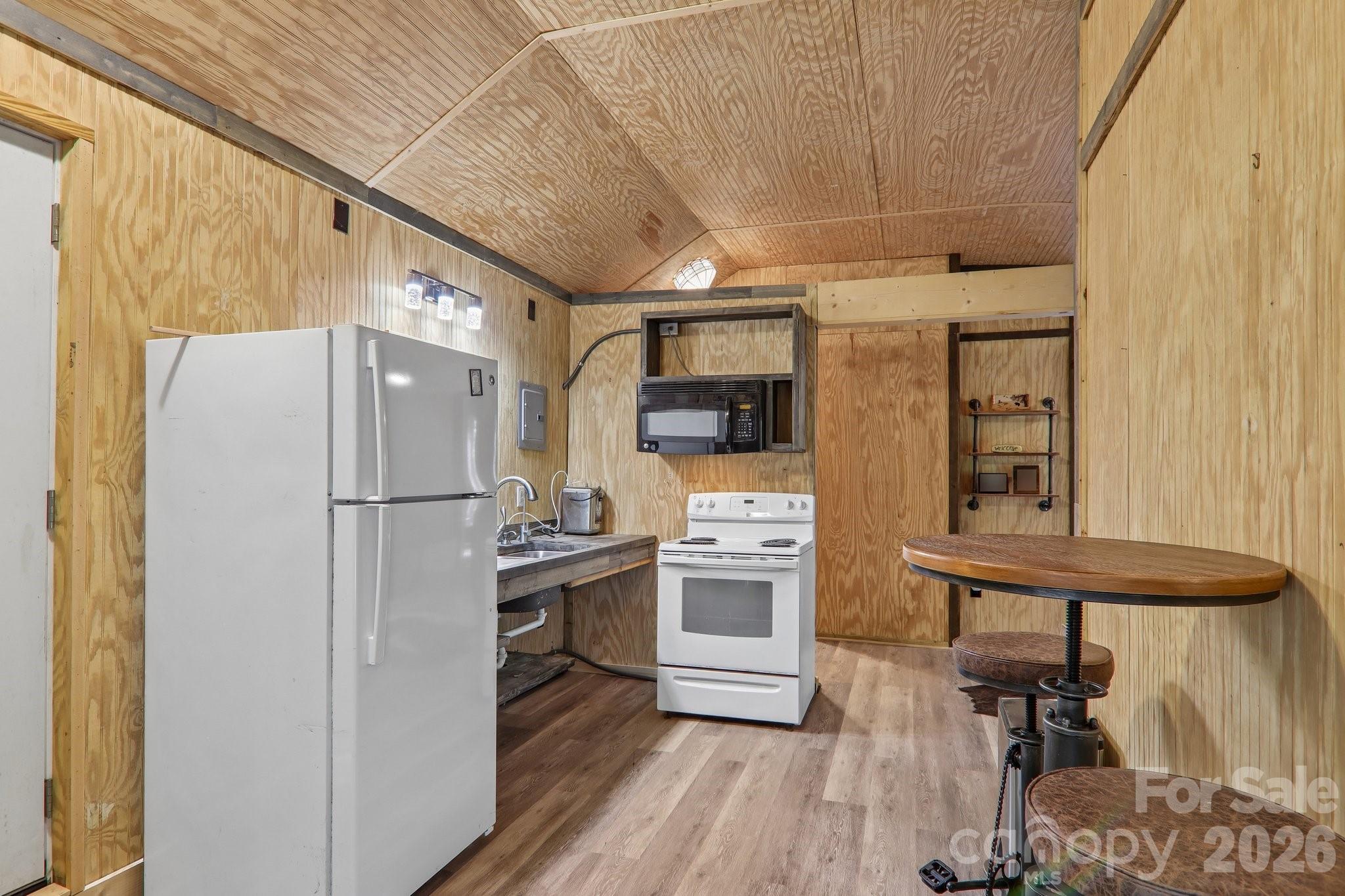 61 Bo Diddly Lane — Cedar Mountain