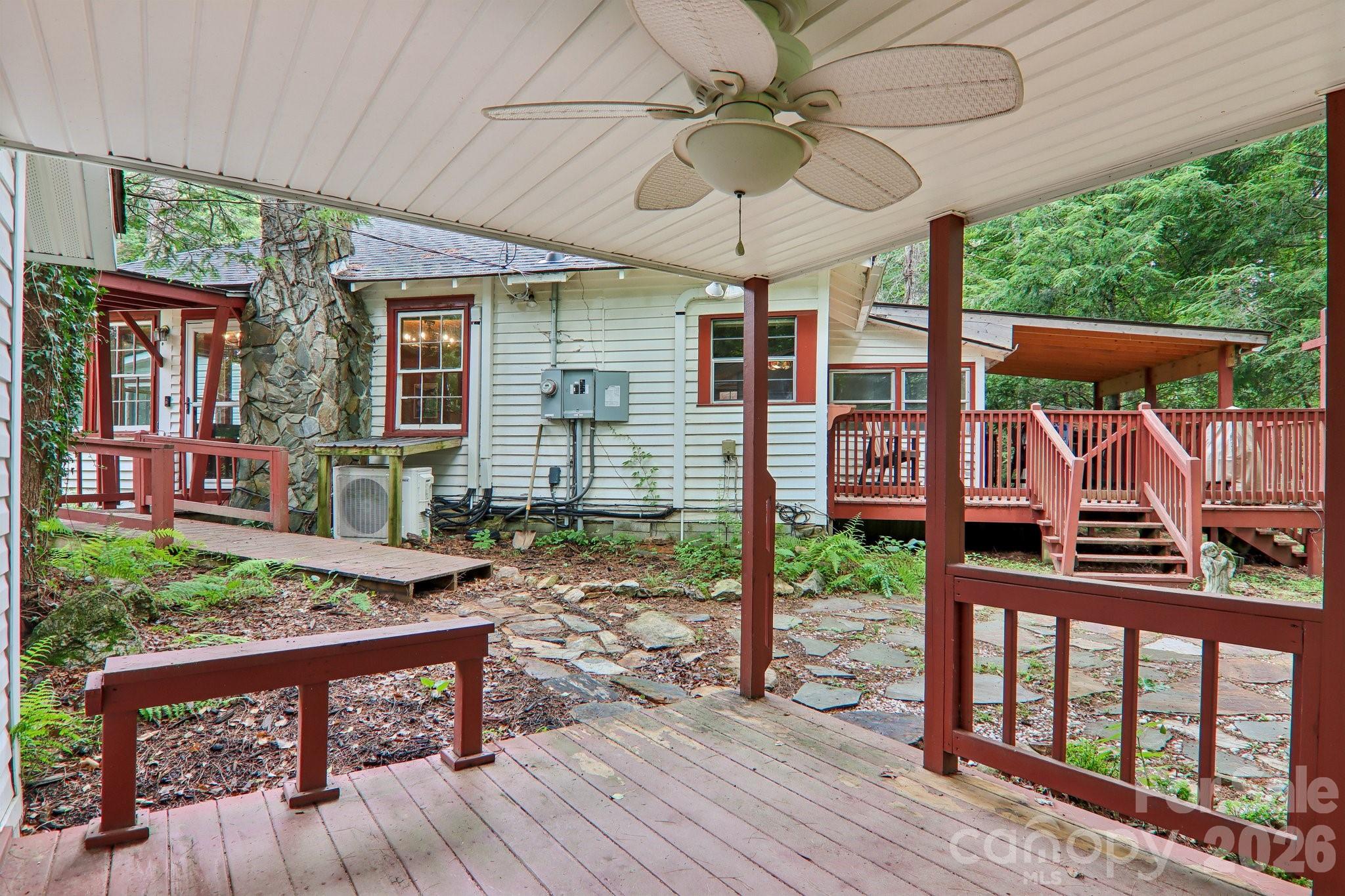 61 Bo Diddly Lane — Cedar Mountain