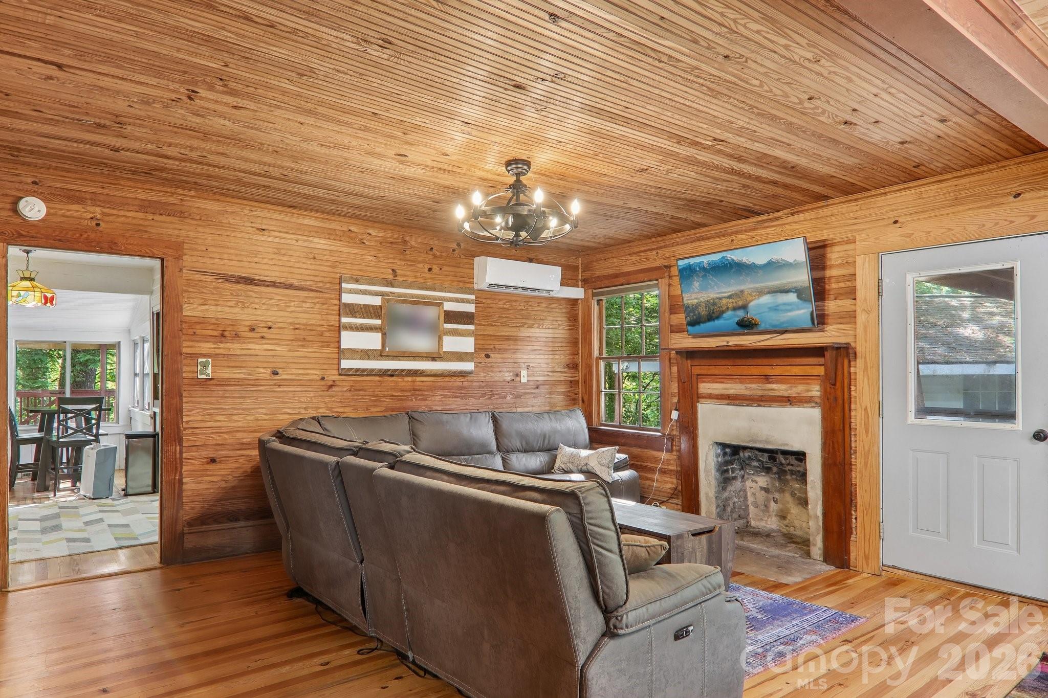 61 Bo Diddly Lane — Cedar Mountain