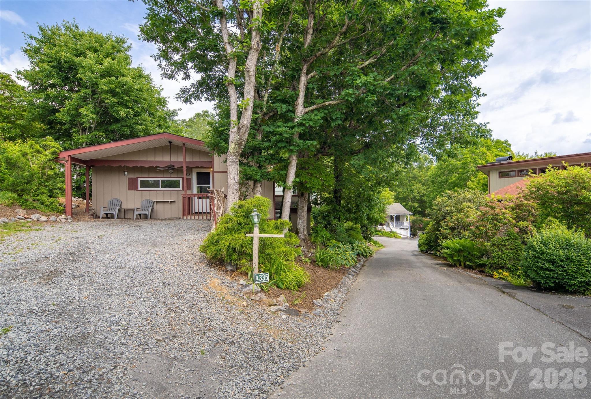335 Snowshoe Loop — Newland