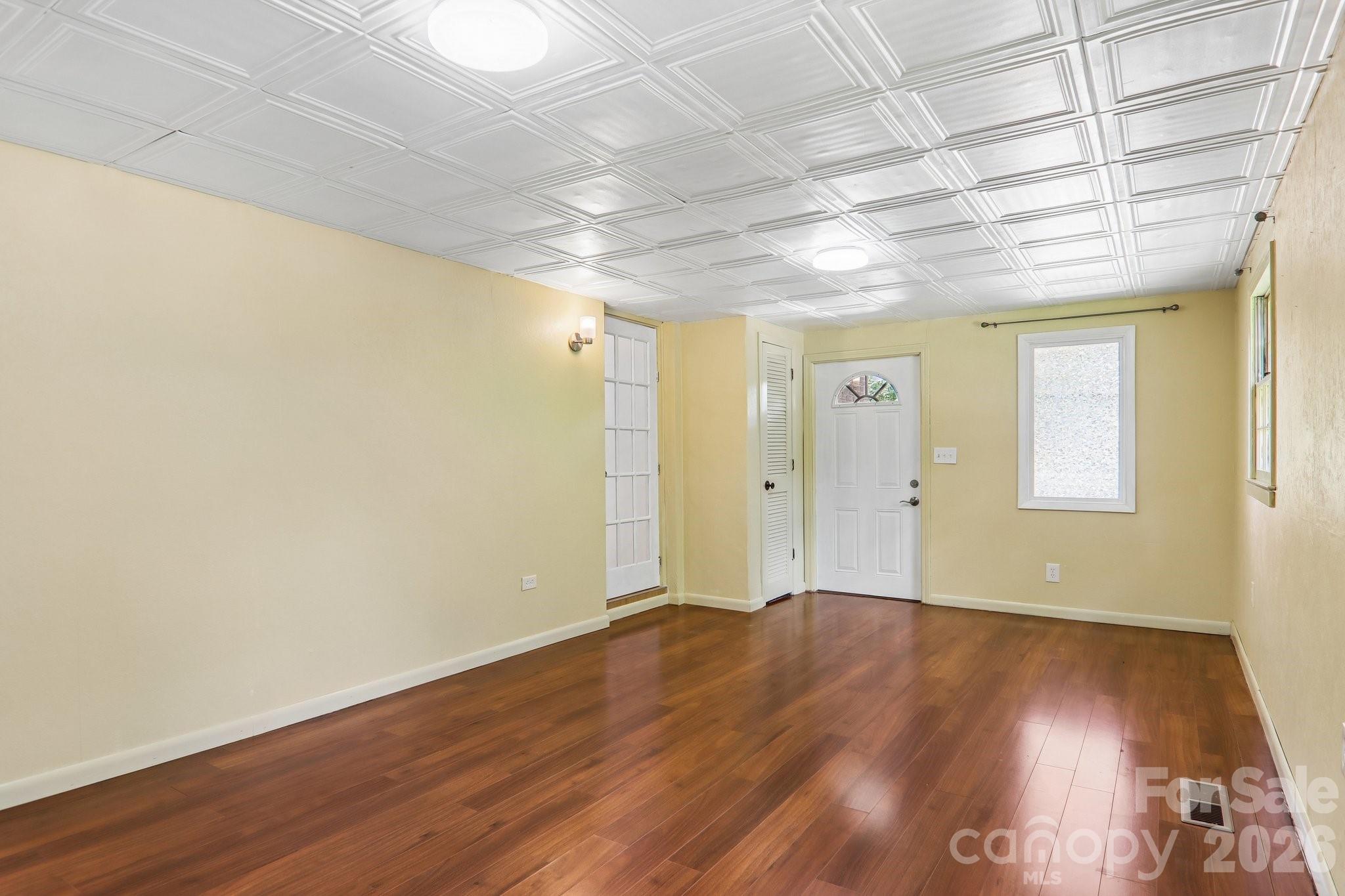 1153 Airport Road — Flat Rock