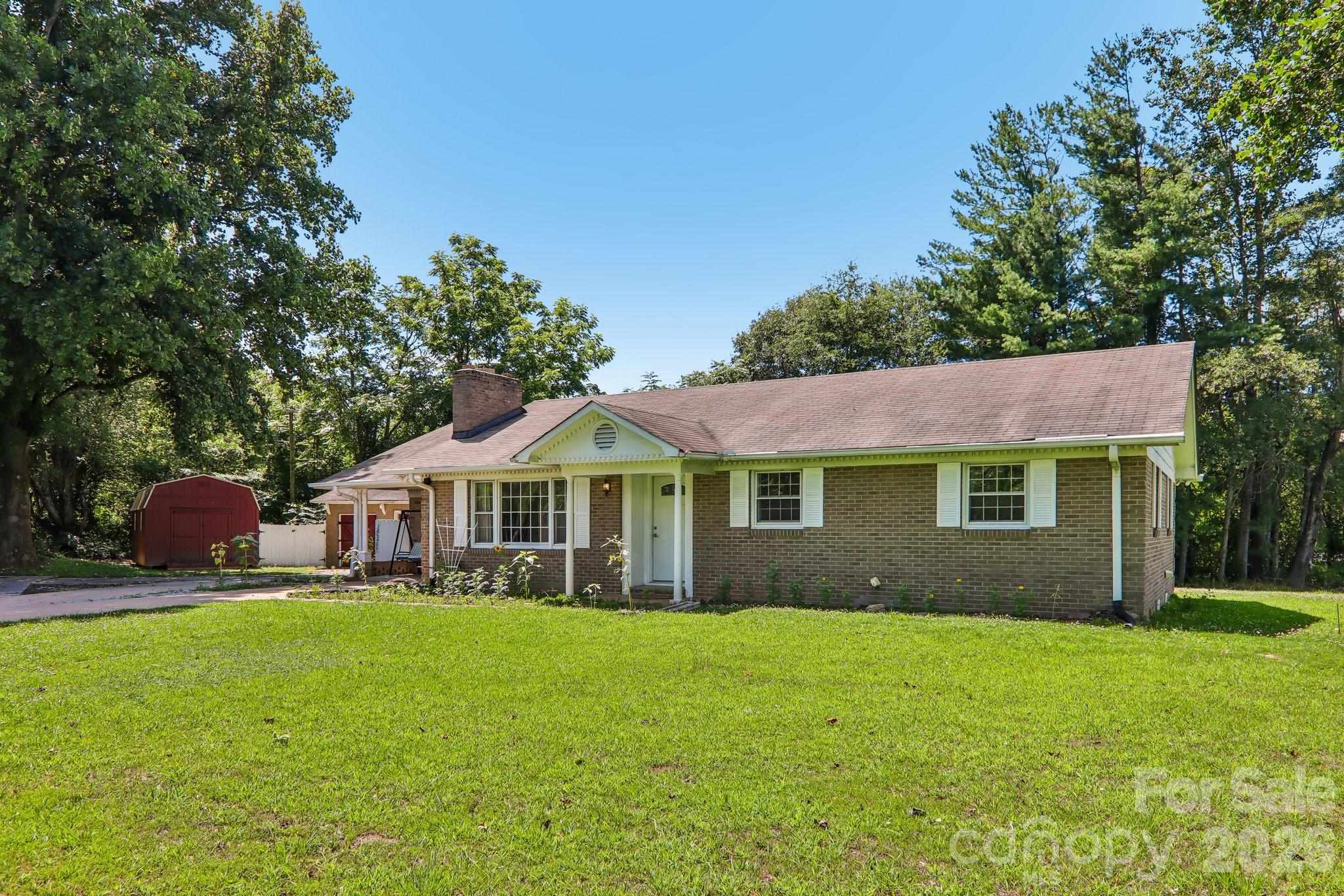 1153 Airport Road — Flat Rock