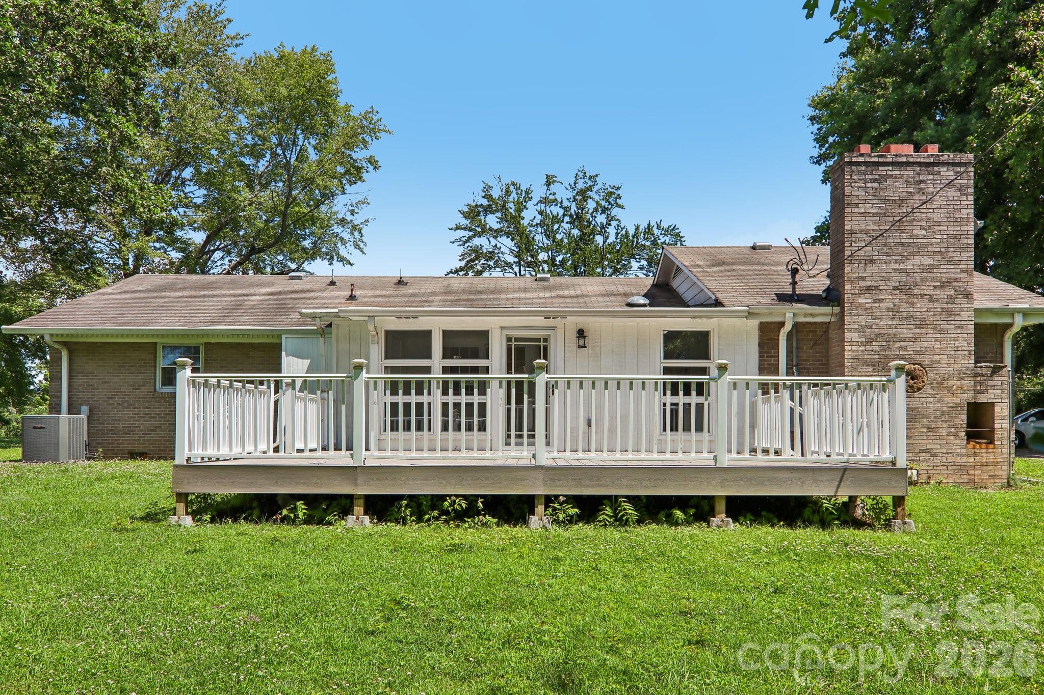 1153 Airport Road — Flat Rock