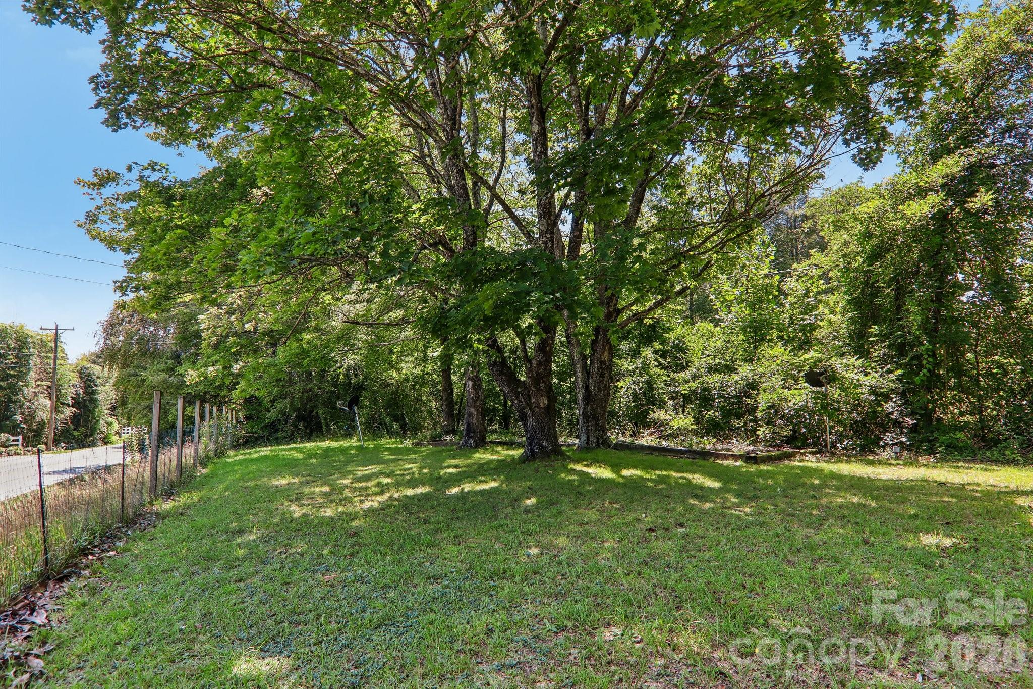 1153 Airport Road — Flat Rock