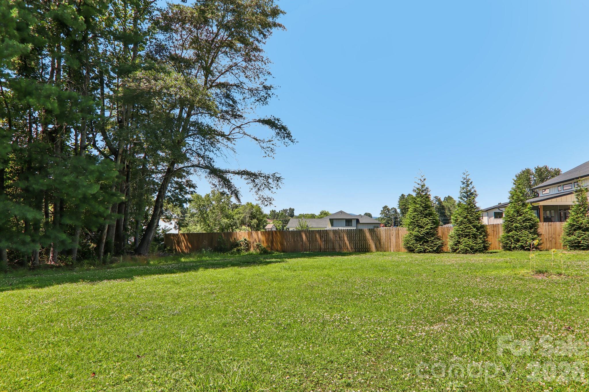 1153 Airport Road — Flat Rock