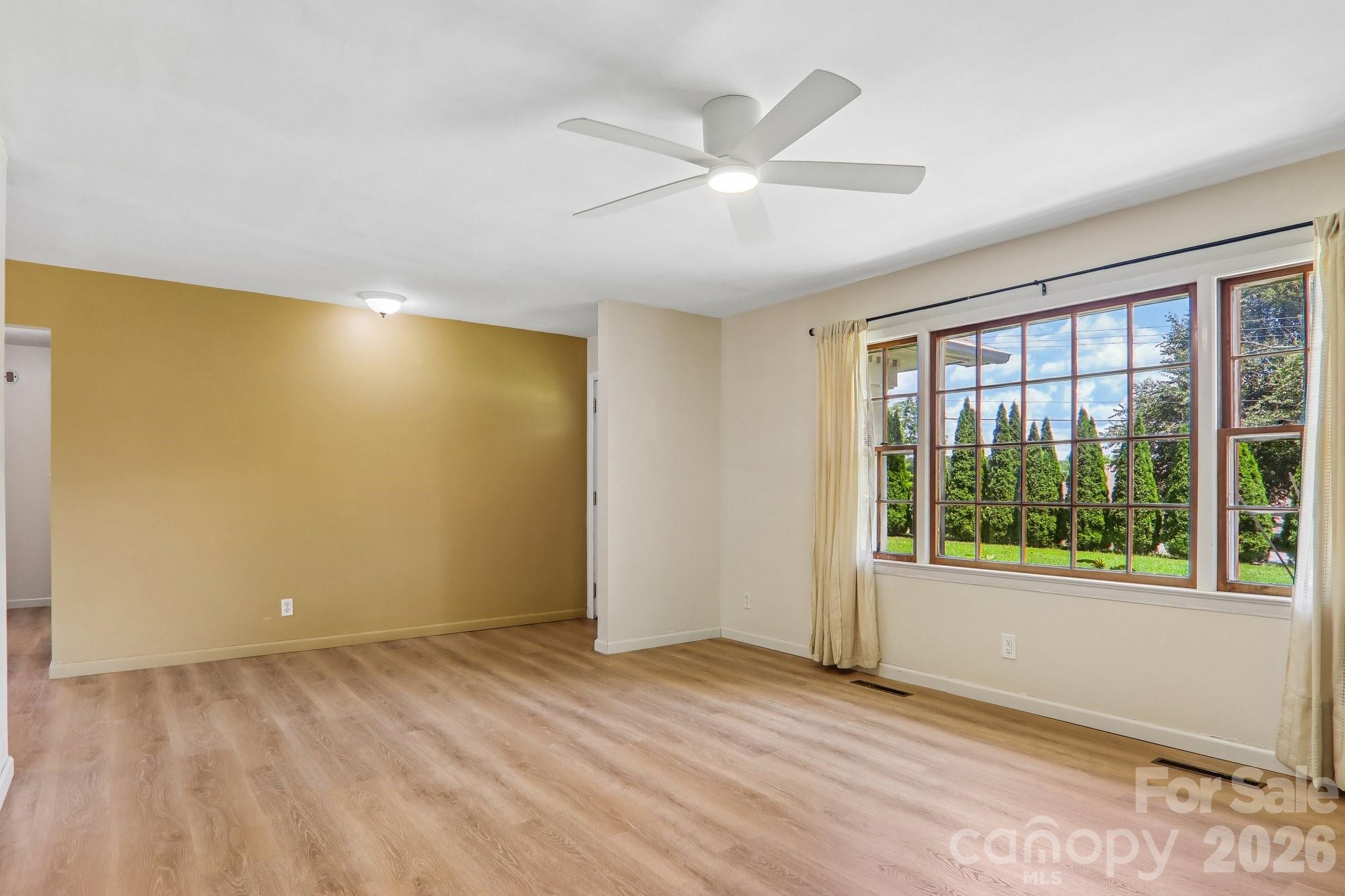 1153 Airport Road — Flat Rock