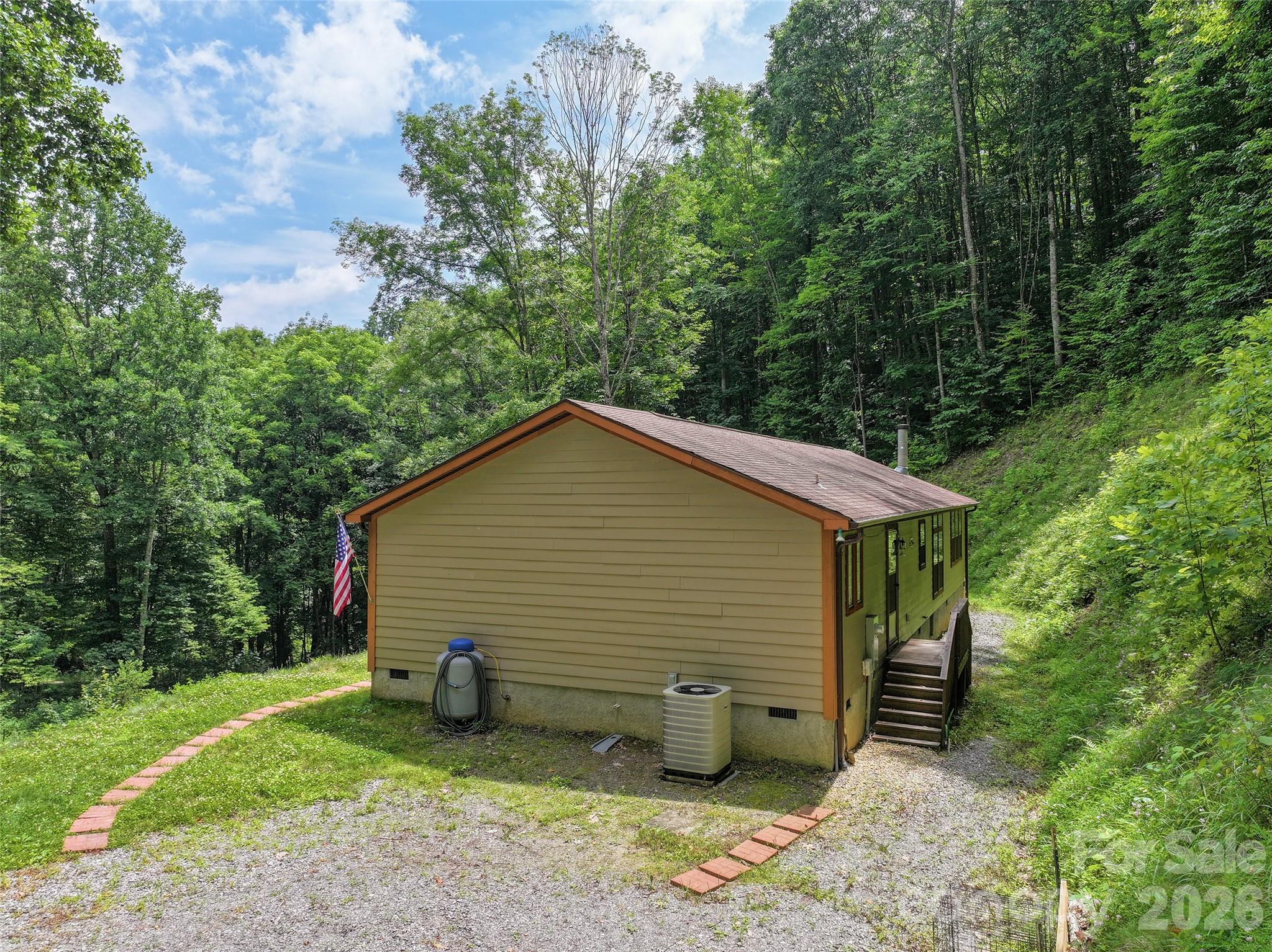 193 Tipstill Cove — Waynesville