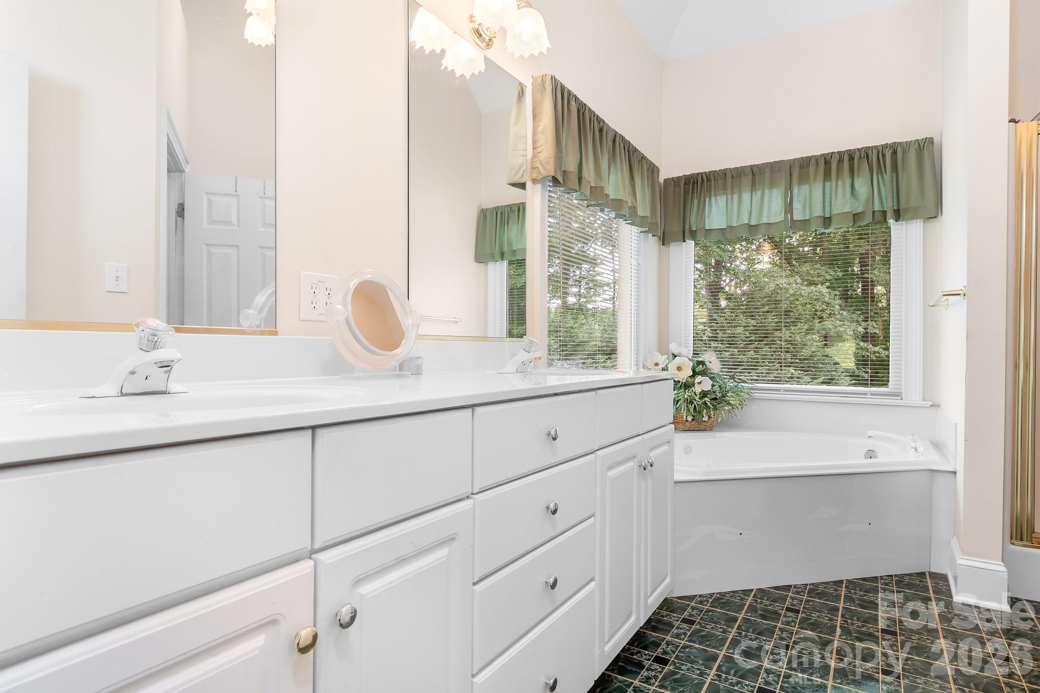 135 Pinecroft Court — Troutman