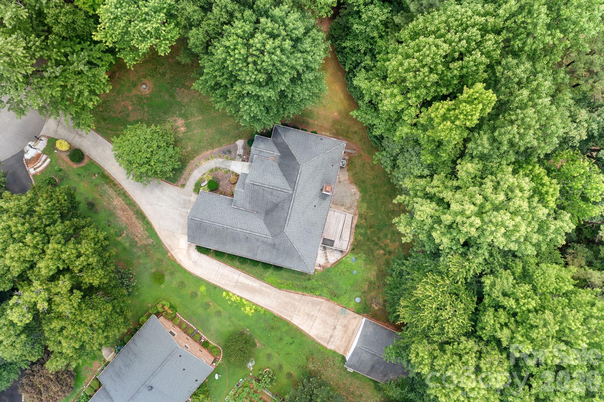 135 Pinecroft Court — Troutman