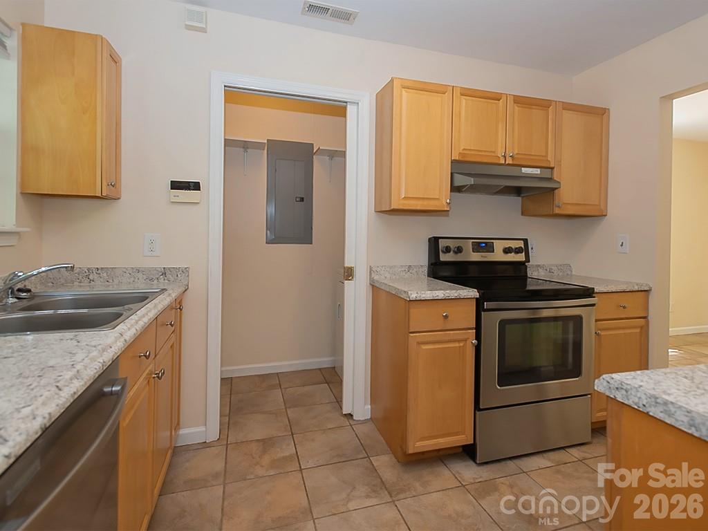 17 Pinecrest Drive — Asheville