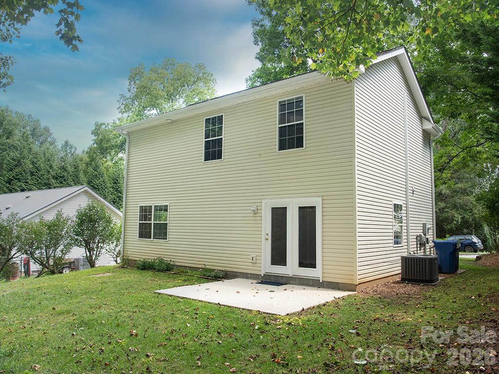 17 Pinecrest Drive — Asheville