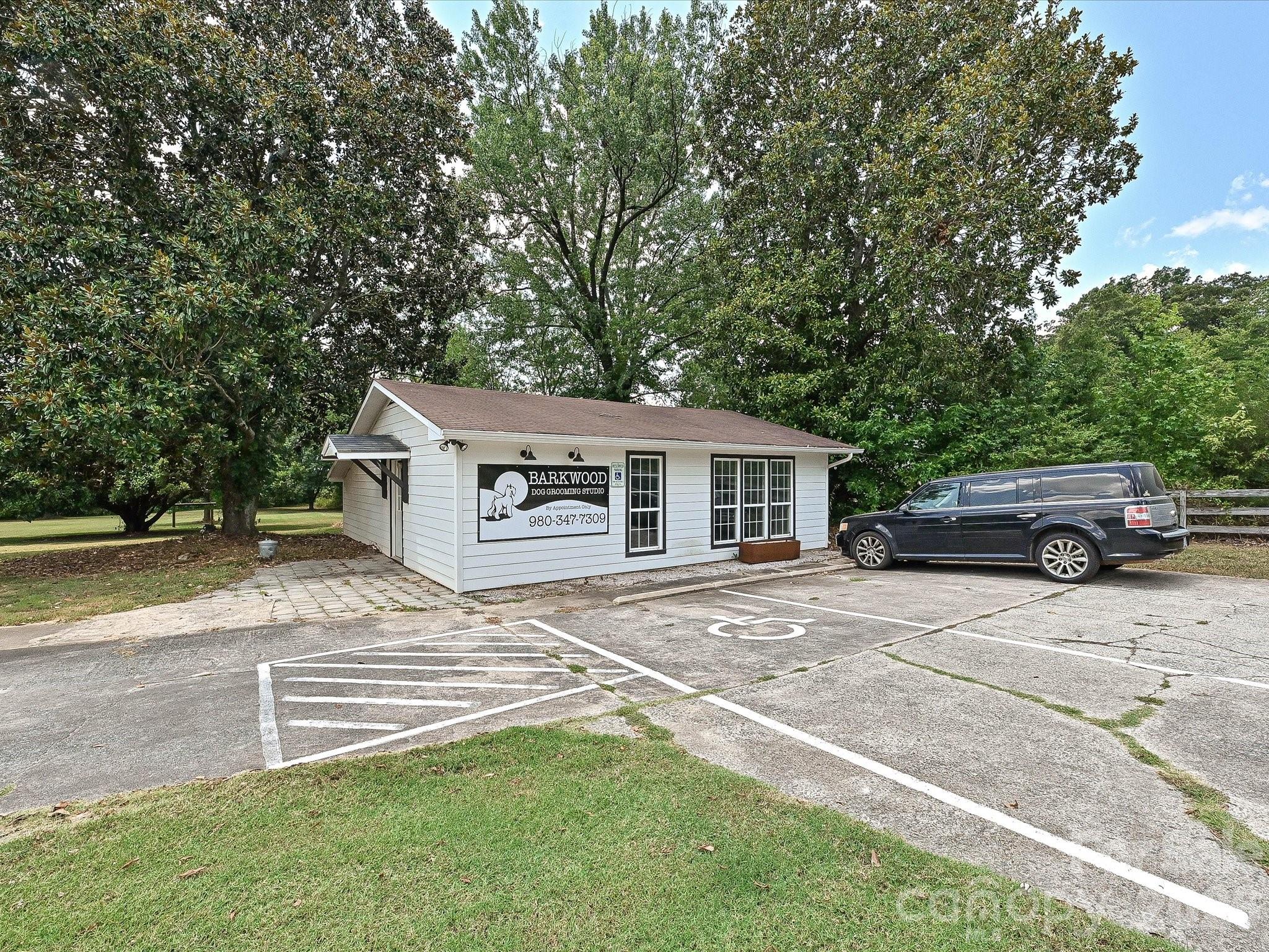 3501 Parkwood School Road — Monroe