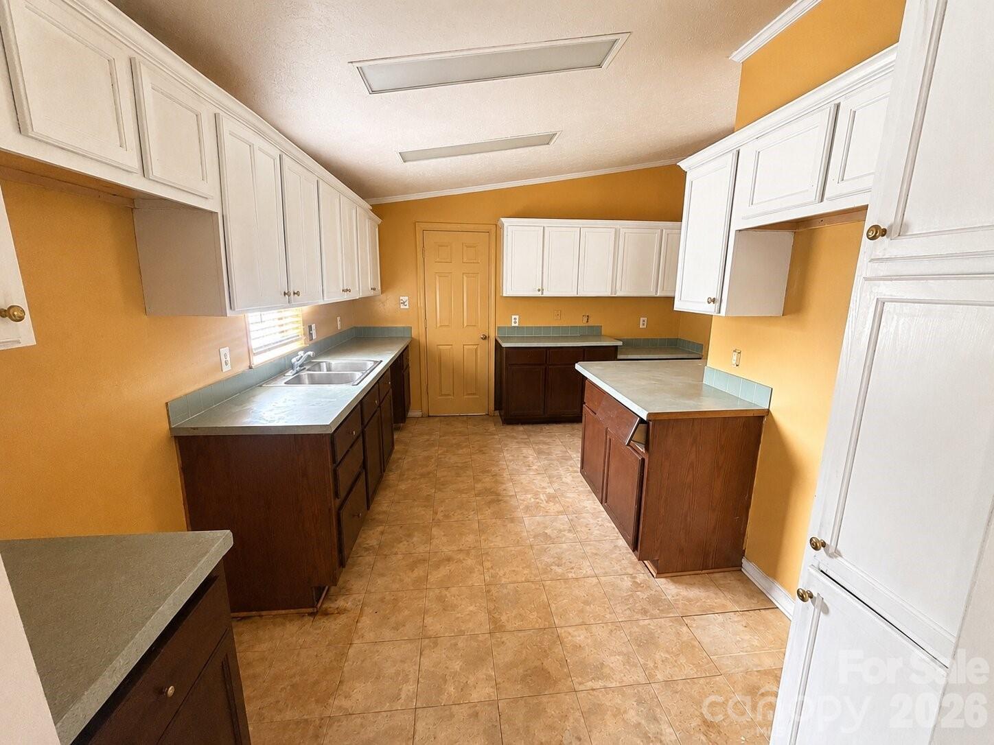 4506 Logging Road — Lancaster