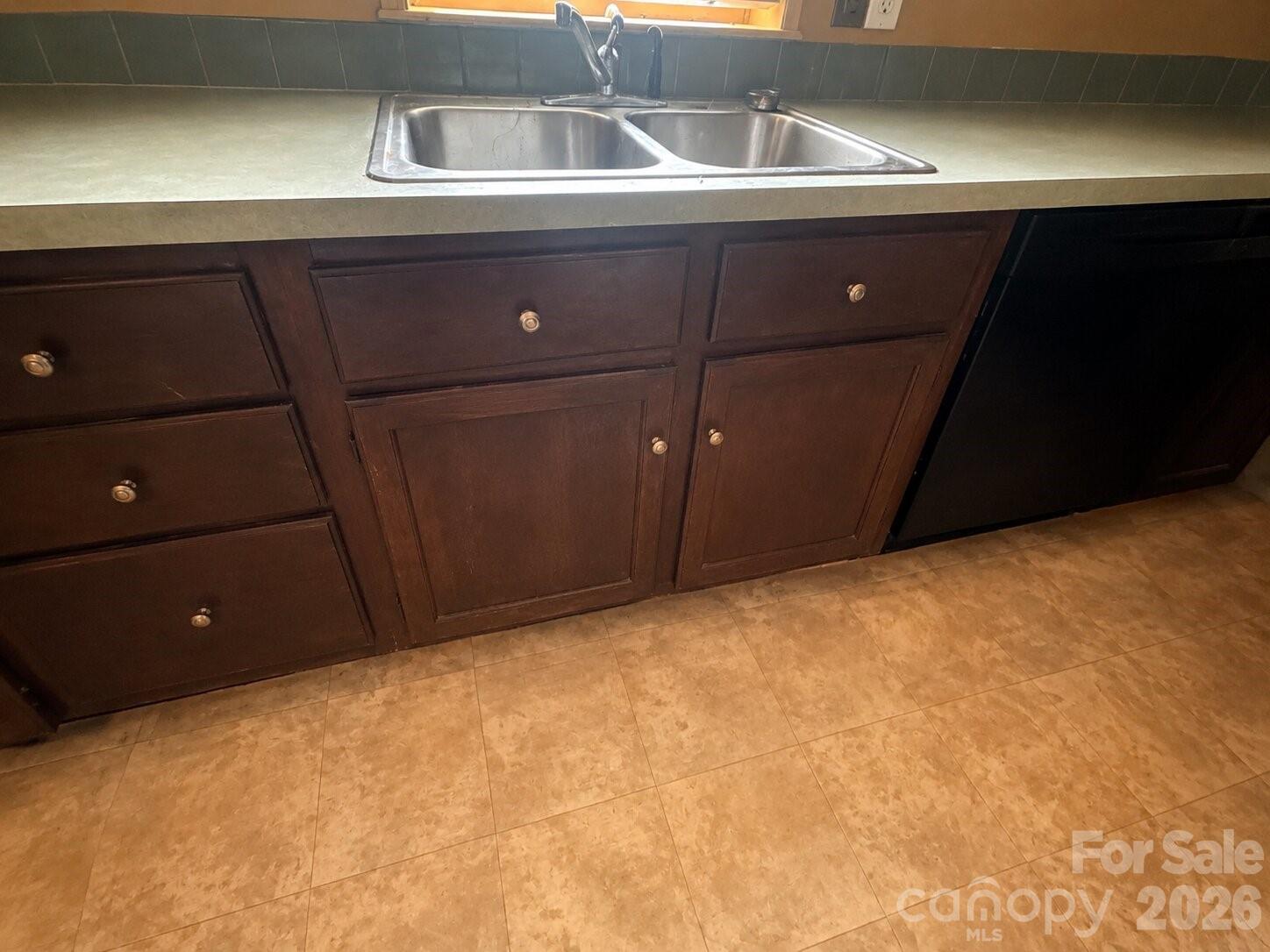 4506 Logging Road — Lancaster