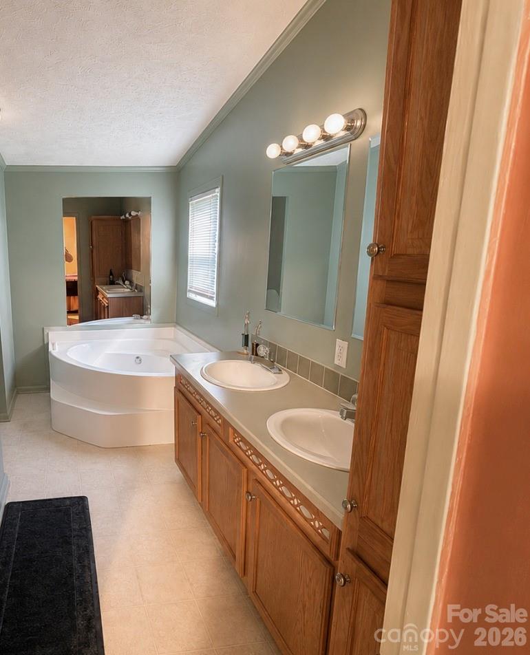 4506 Logging Road — Lancaster