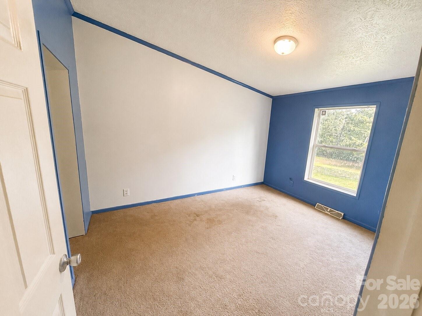 4506 Logging Road — Lancaster