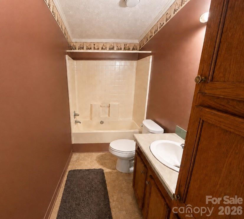 4506 Logging Road — Lancaster