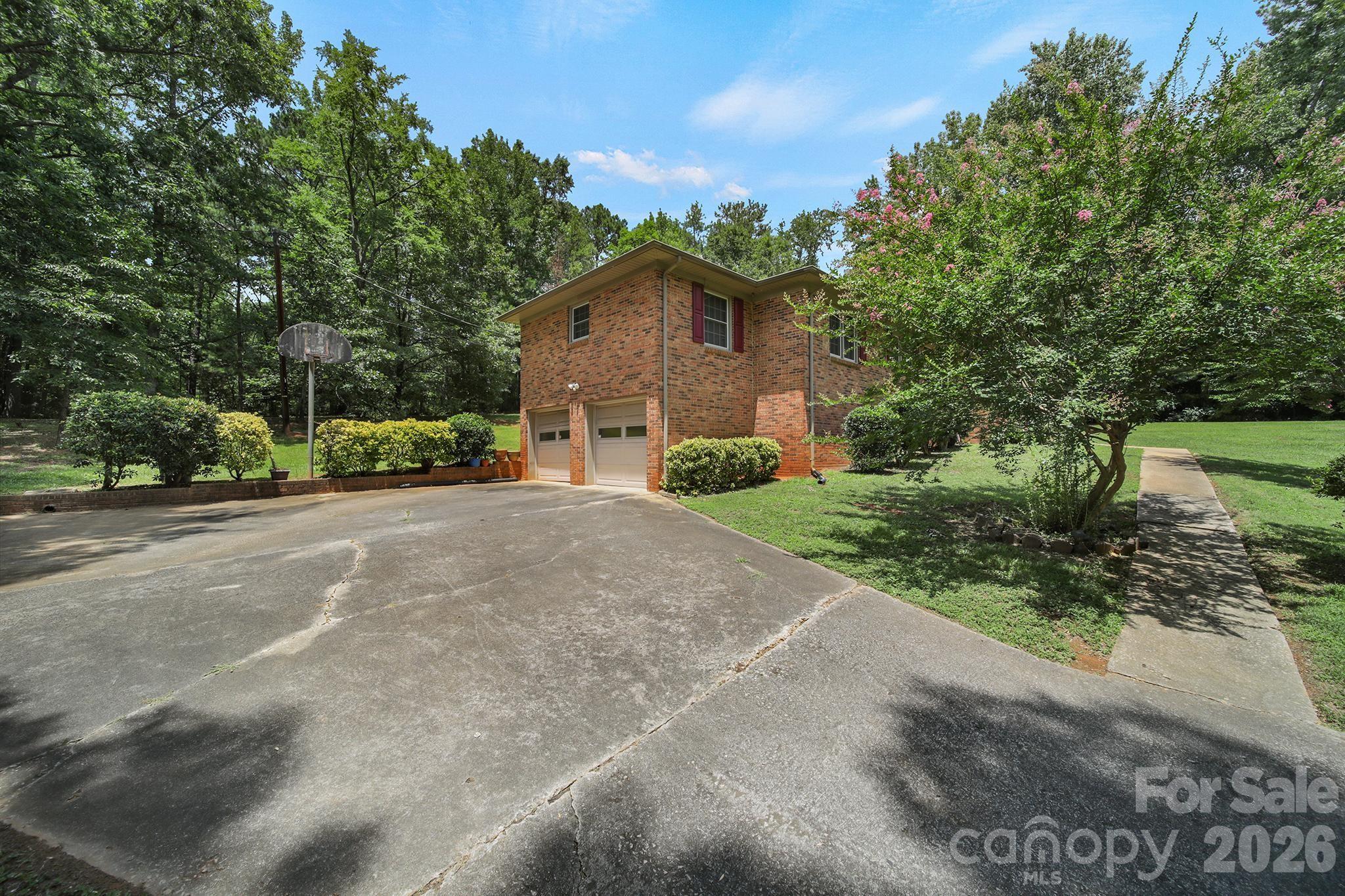 2171 Emma Circle — Lancaster