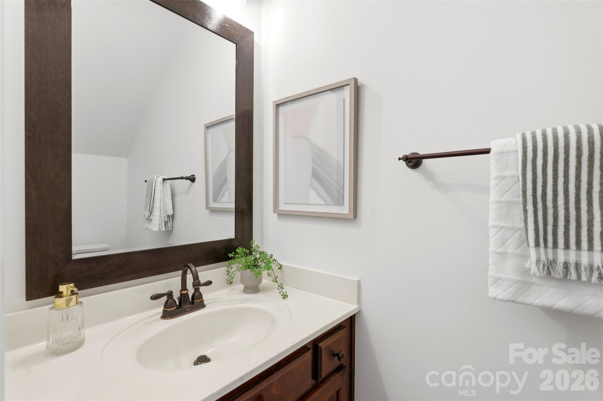 2552 Middlebridge Lane — Charlotte