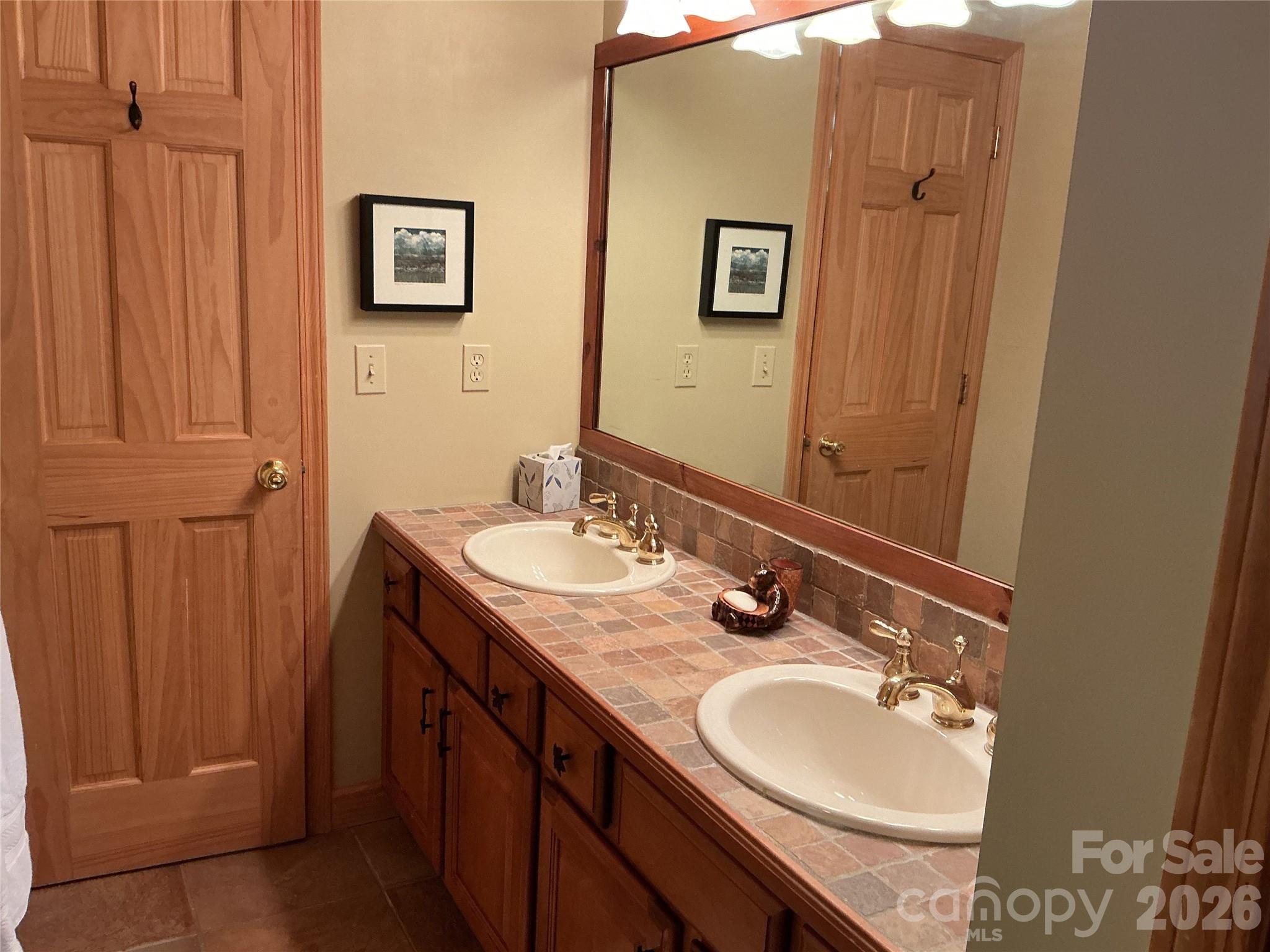 469 Tearshirt Lane — Mars Hill
