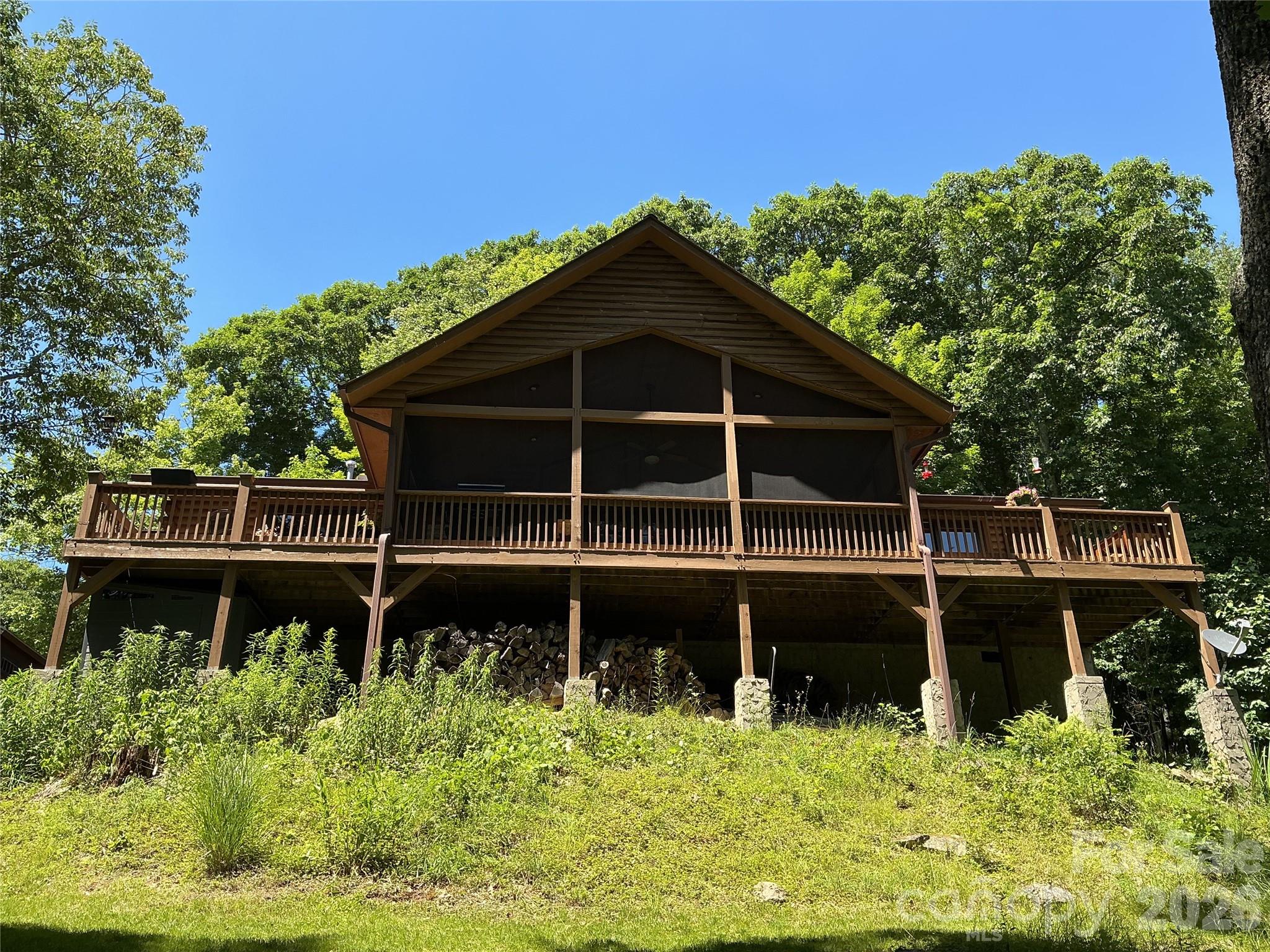 469 Tearshirt Lane — Mars Hill