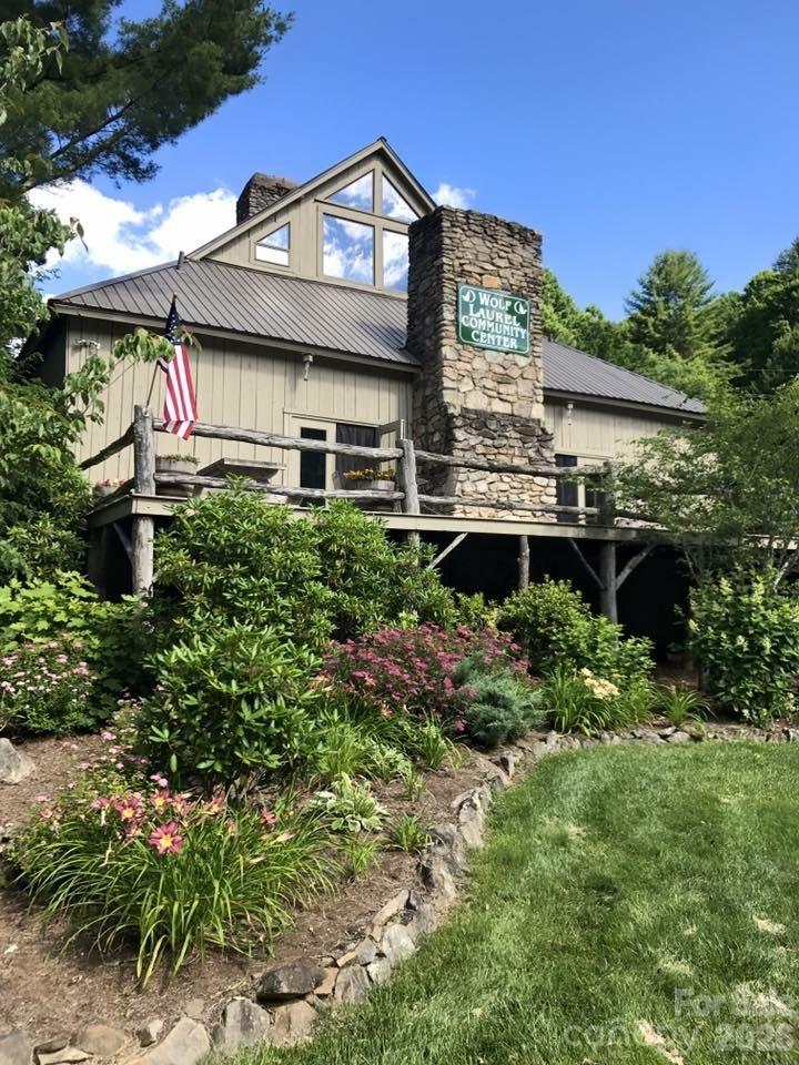 469 Tearshirt Lane — Mars Hill